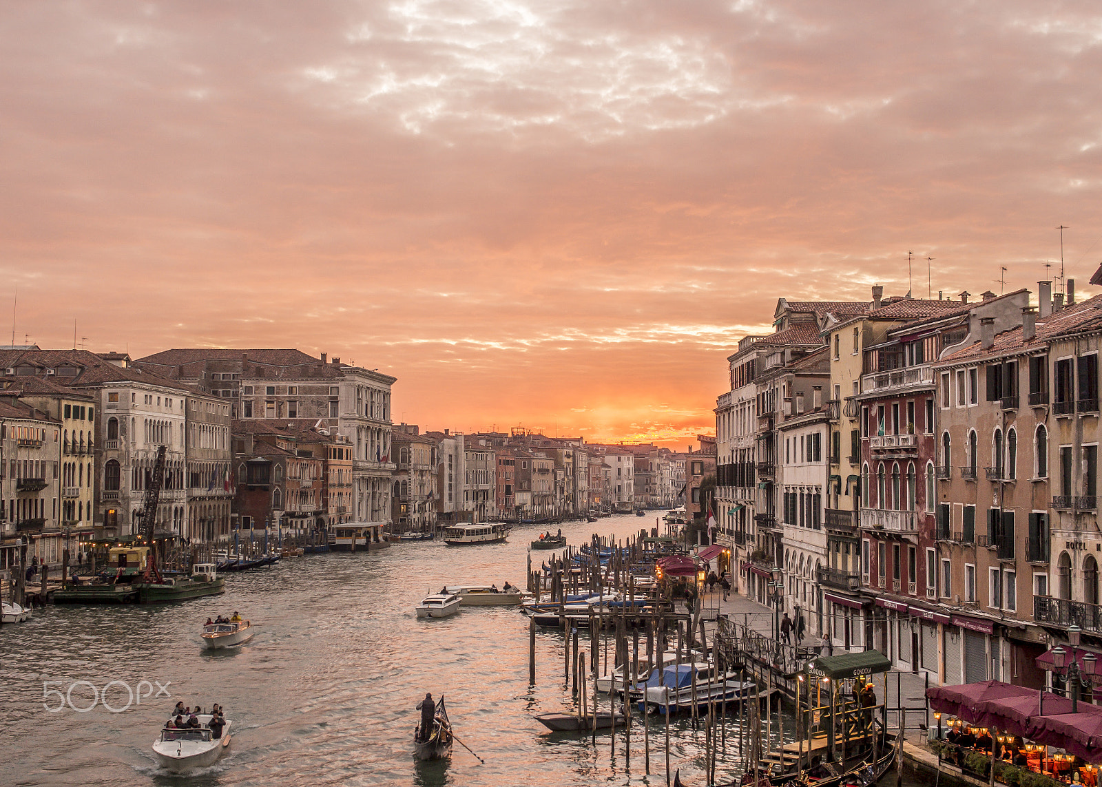Olympus OM-D E-M5 + Panasonic Leica DG Summilux 25mm F1.4 II ASPH sample photo. Sunset in venice photography