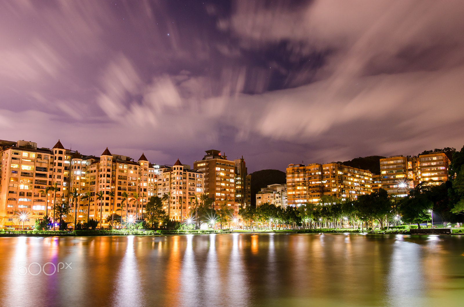 Nikon AF-S Nikkor 20mm F1.8G ED sample photo. Night view at bihu park in taipei, taiwan photography
