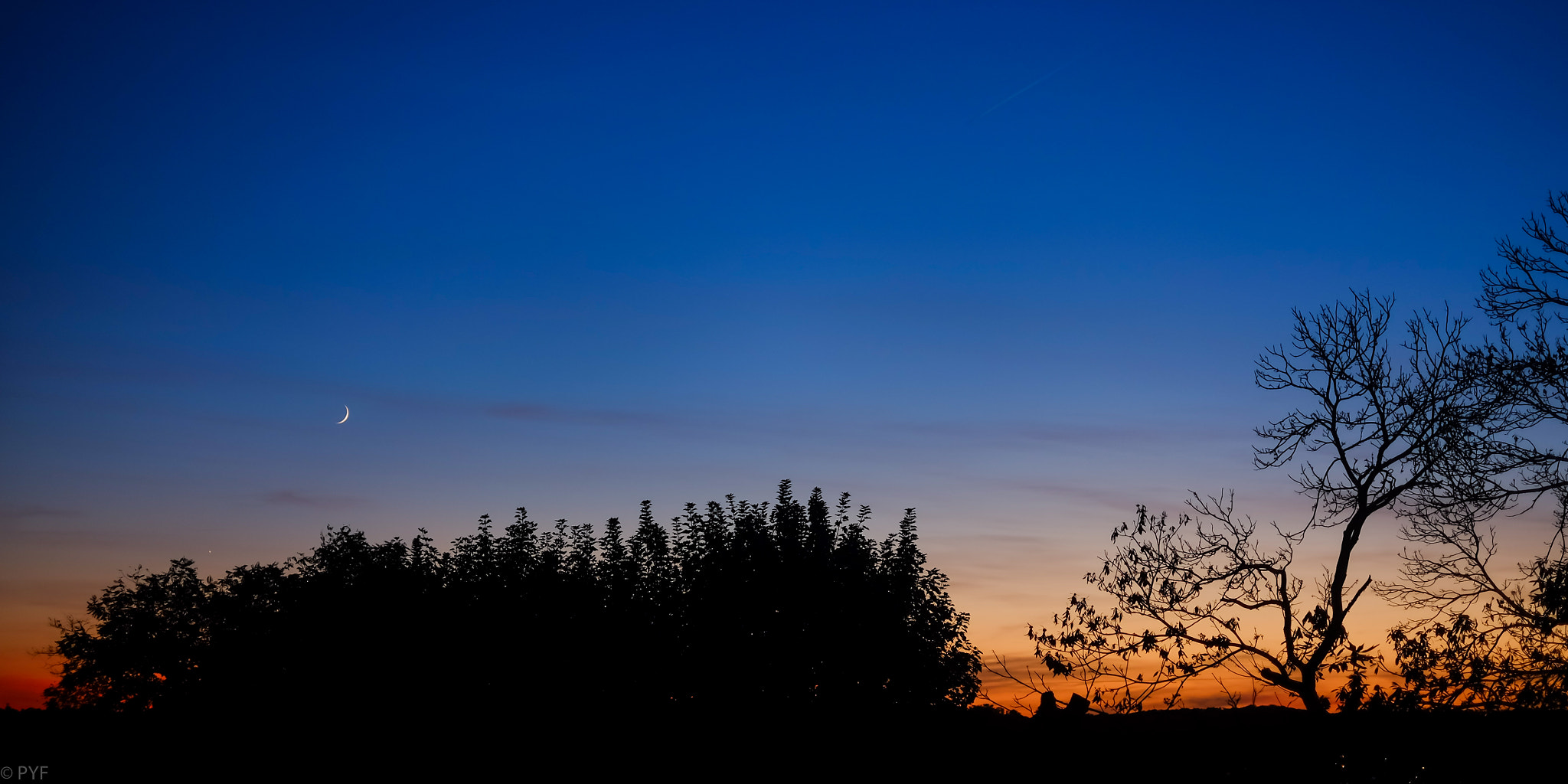 Fujifilm X-M1 + Fujifilm XF 35mm F1.4 R sample photo. Moon crescent setting photography