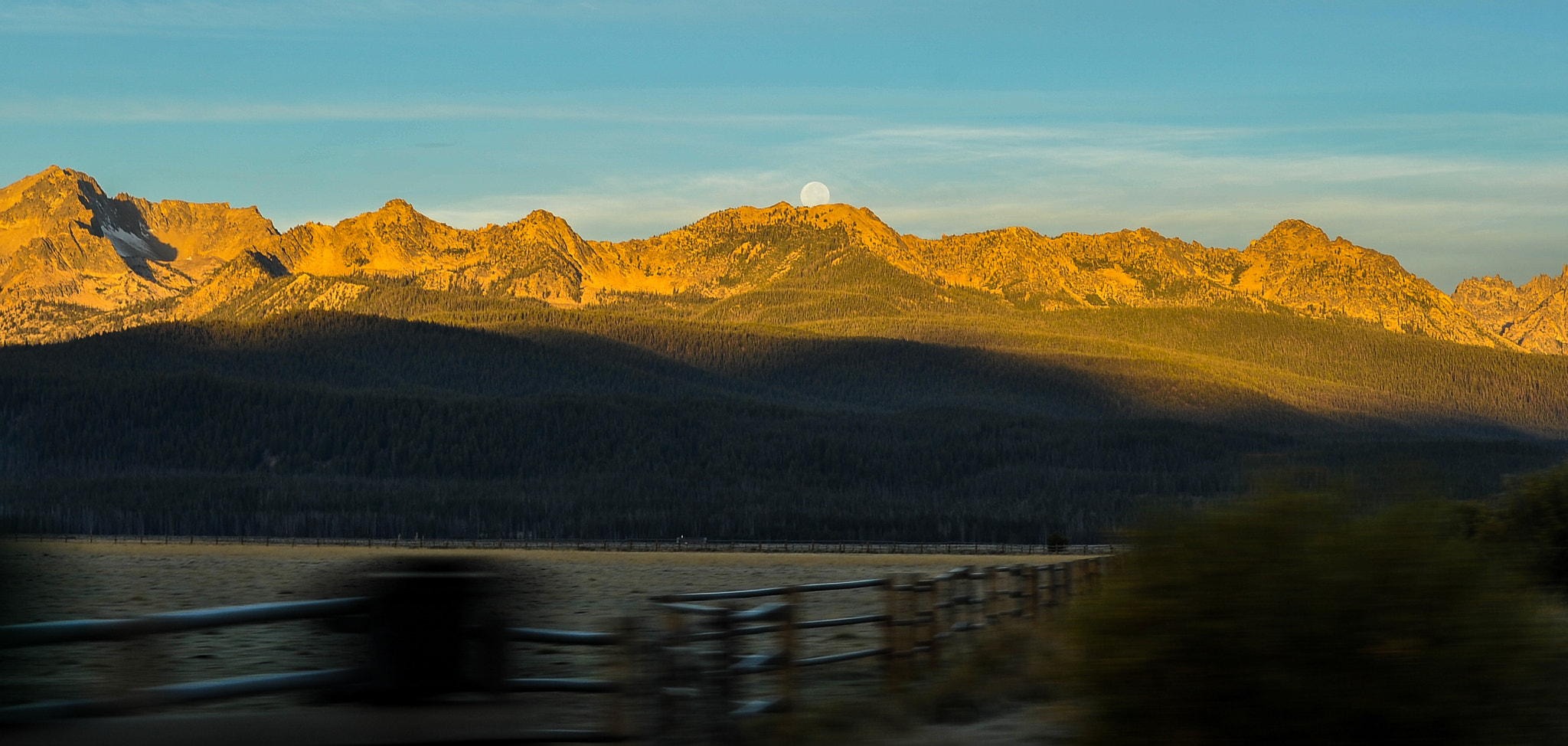 Nikon D3S sample photo. Morning moon over sawthooth mountains photography