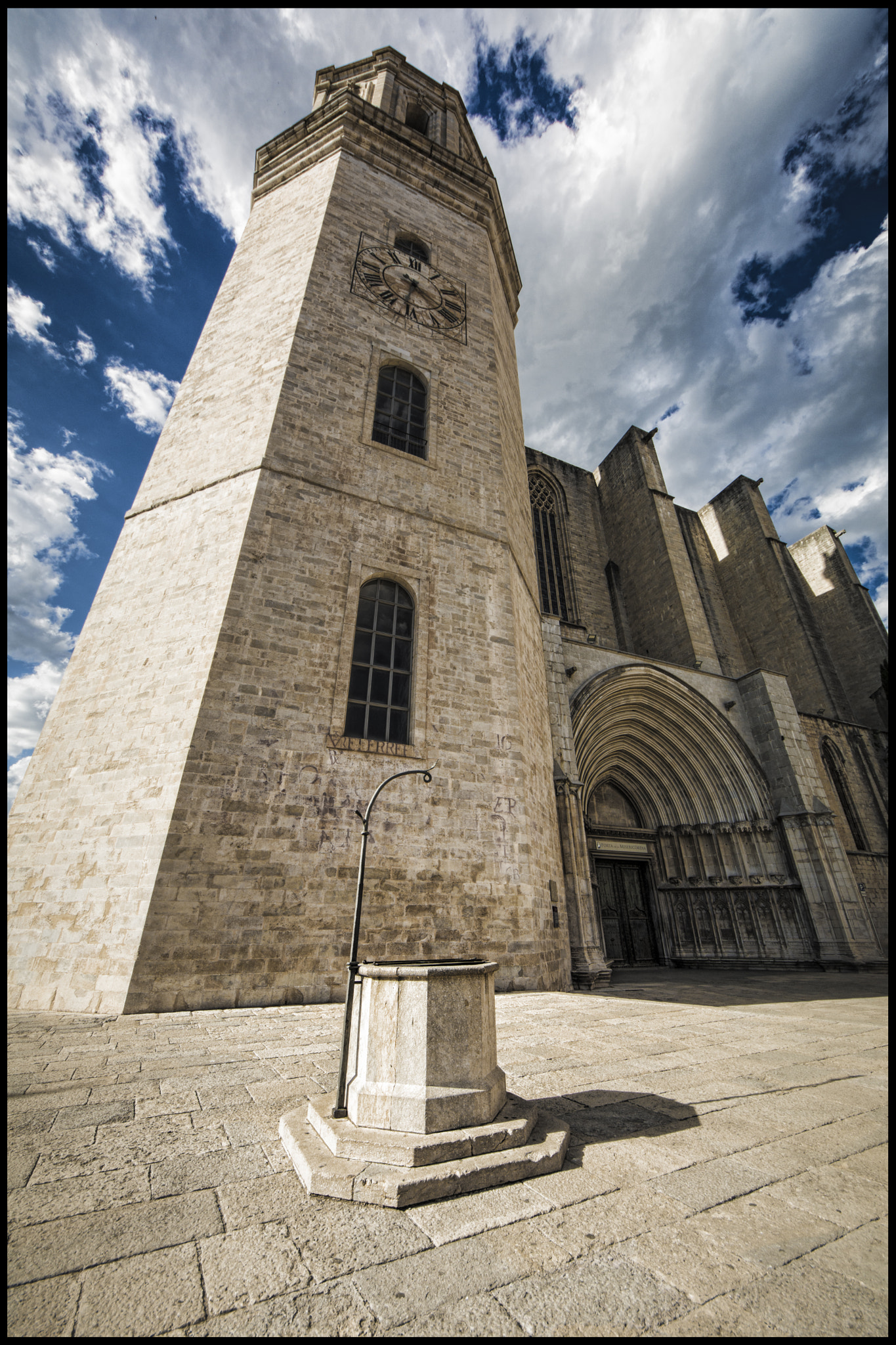 Sigma 8-16mm F4.5-5.6 DC HSM sample photo. Girona photography