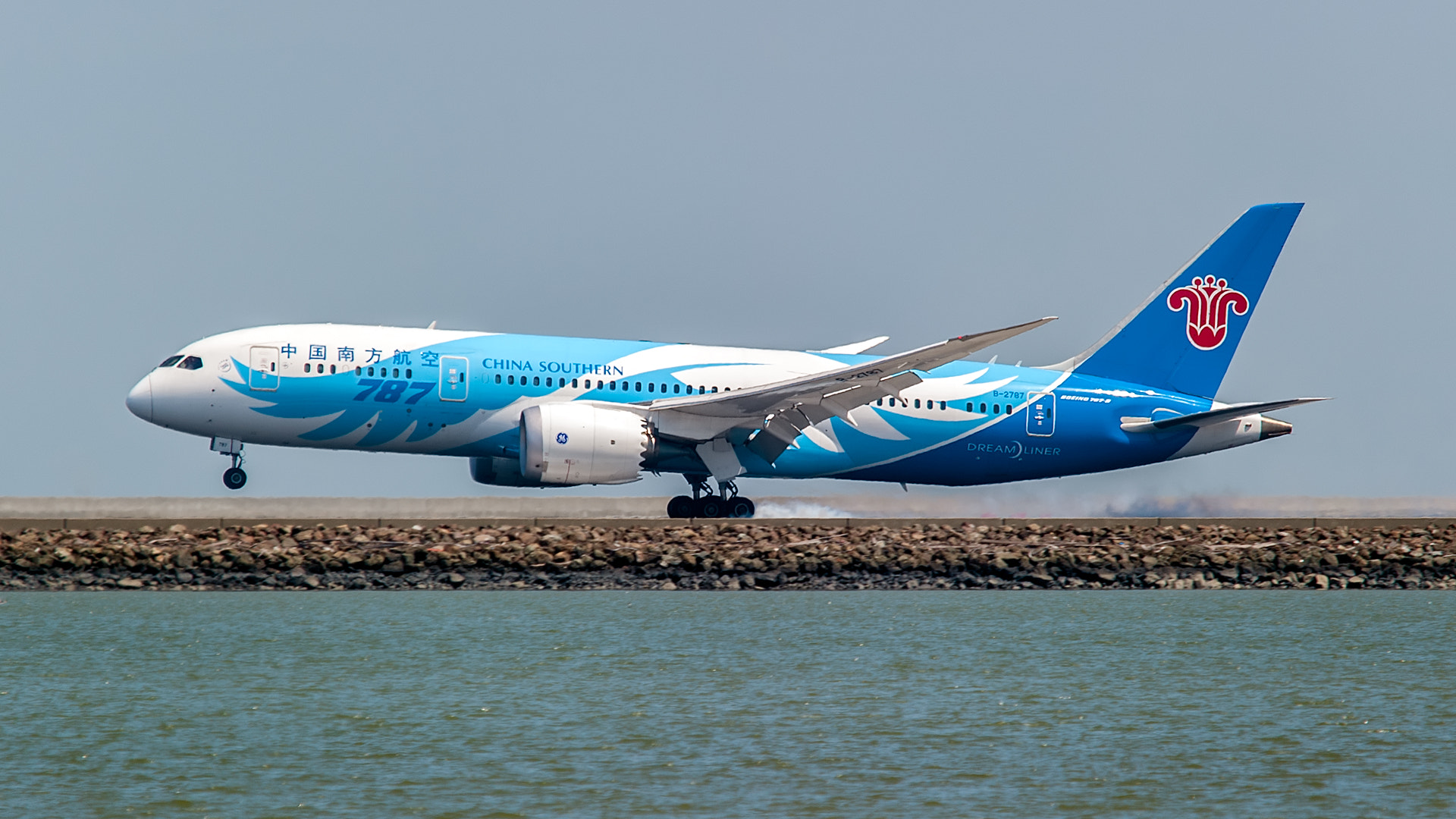 Sigma 150-500mm F5-6.3 DG OS HSM sample photo. China southern b787 photography