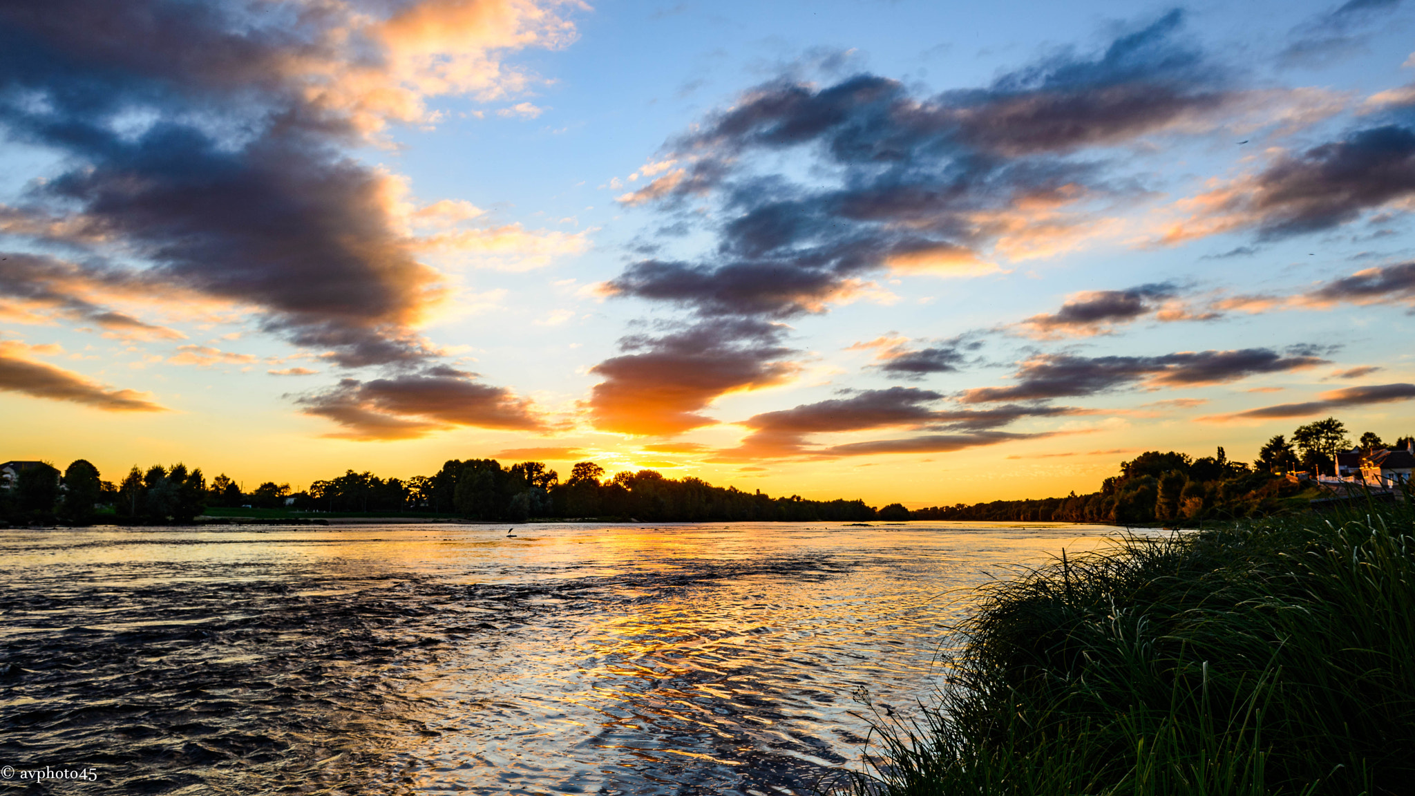 Nikon D600 + Nikon AF Nikkor 24mm F2.8D sample photo. Couché de soleil sur la loire photography