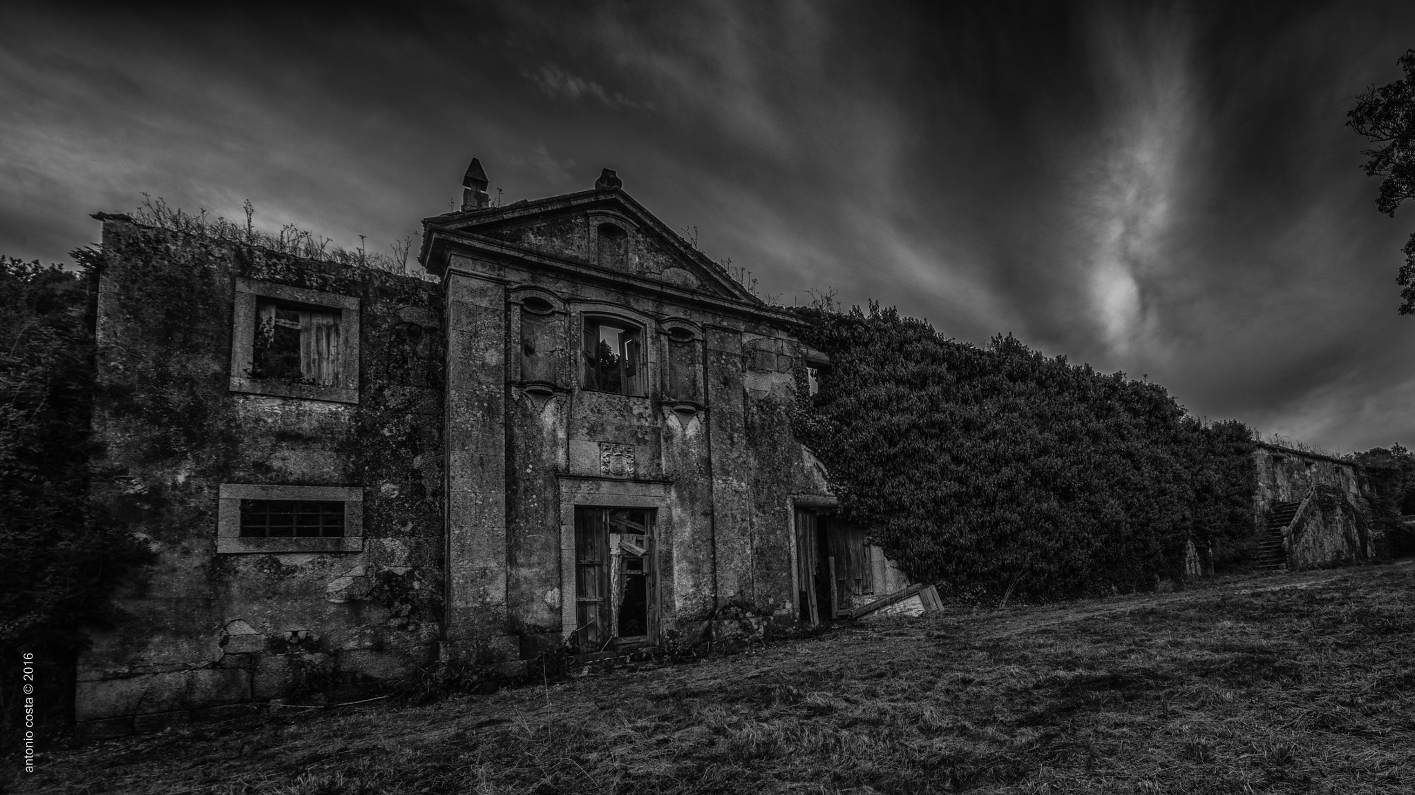 Nikon D600 + Sigma 12-24mm F4.5-5.6 EX DG Aspherical HSM sample photo. Old house photography