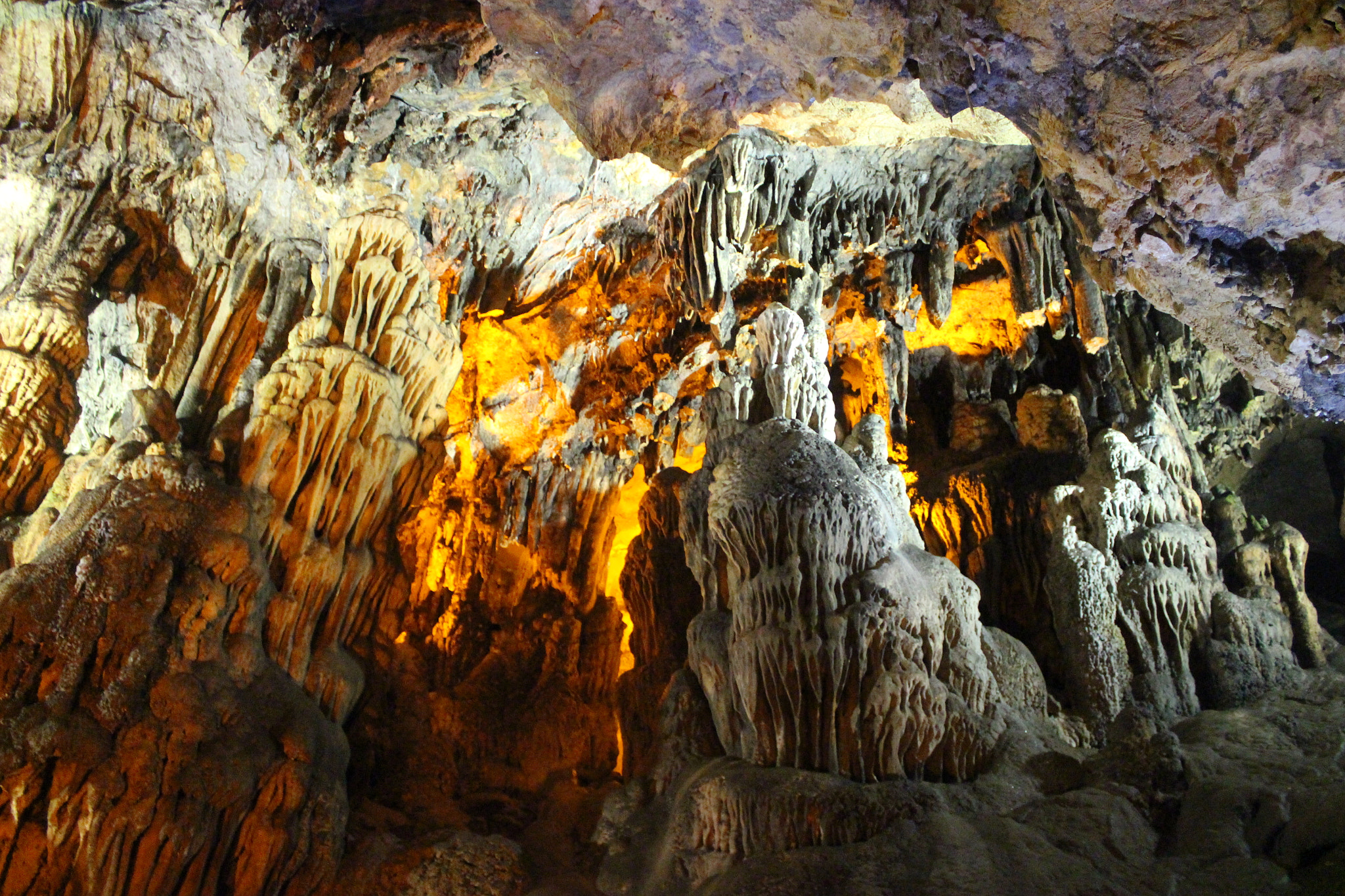 Canon EOS 100D (EOS Rebel SL1 / EOS Kiss X7) sample photo. The cave photography