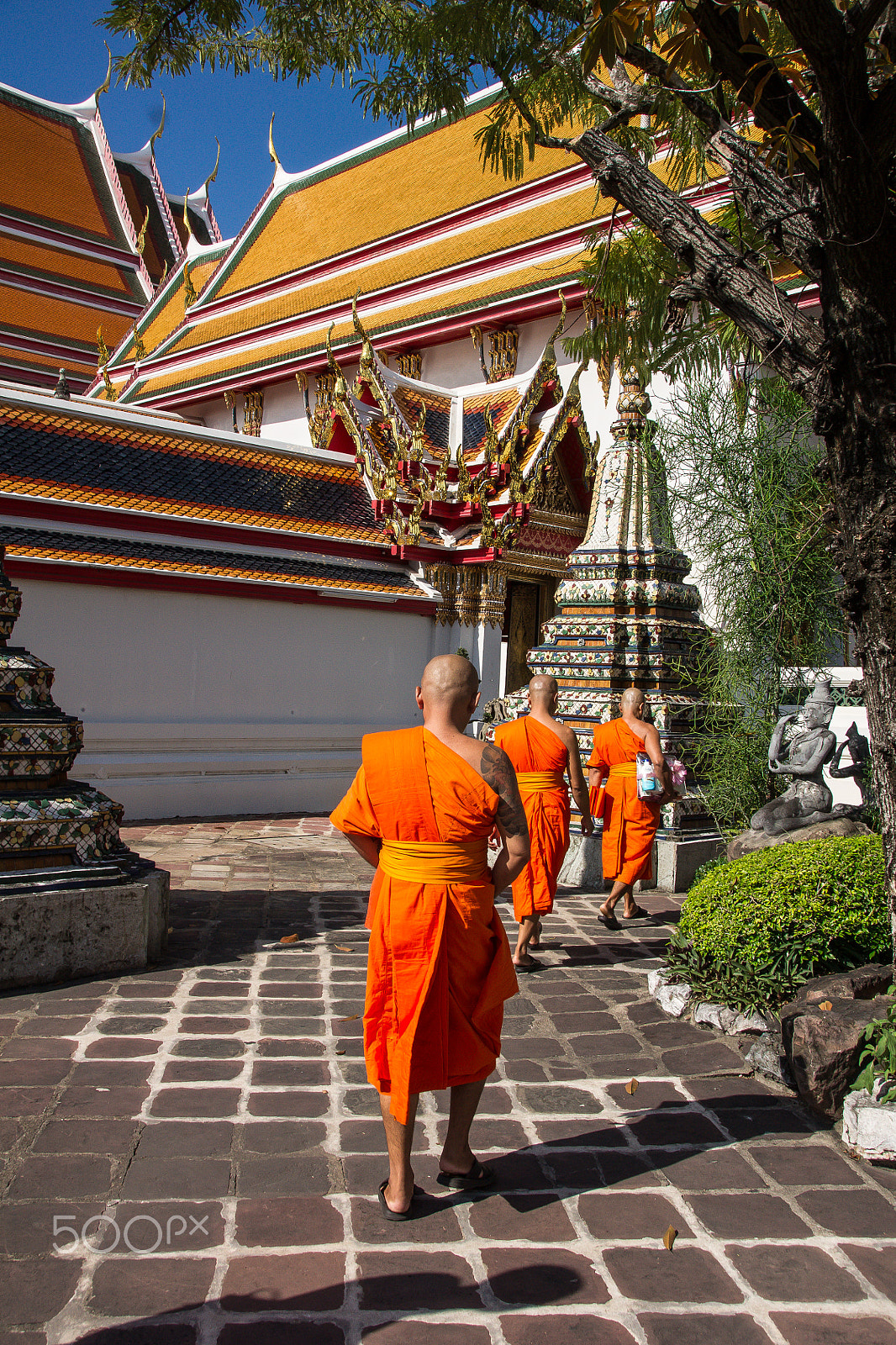 Sony Alpha DSLR-A500 sample photo. Buddhist monks photography