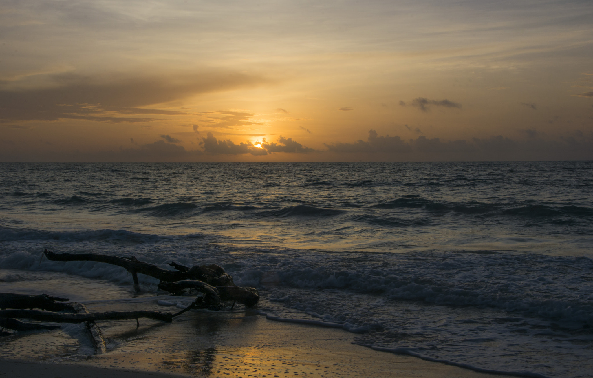 Nikon D7100 + Sigma 18-250mm F3.5-6.3 DC OS HSM sample photo. Sunrise on the beach photography