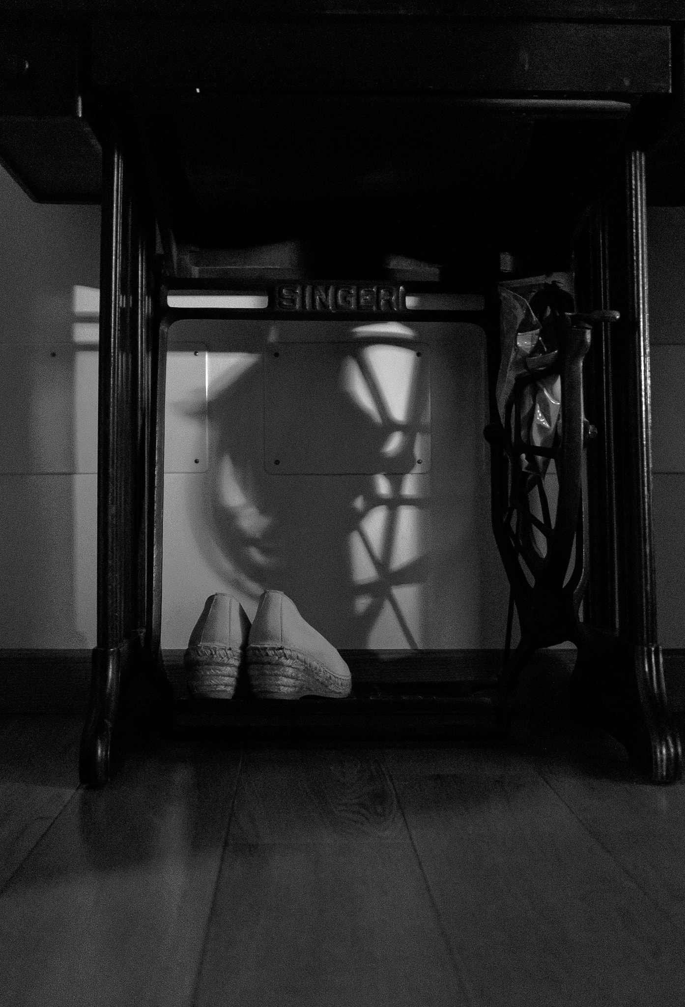 Fujifilm X-Pro1 sample photo. Shadows photography