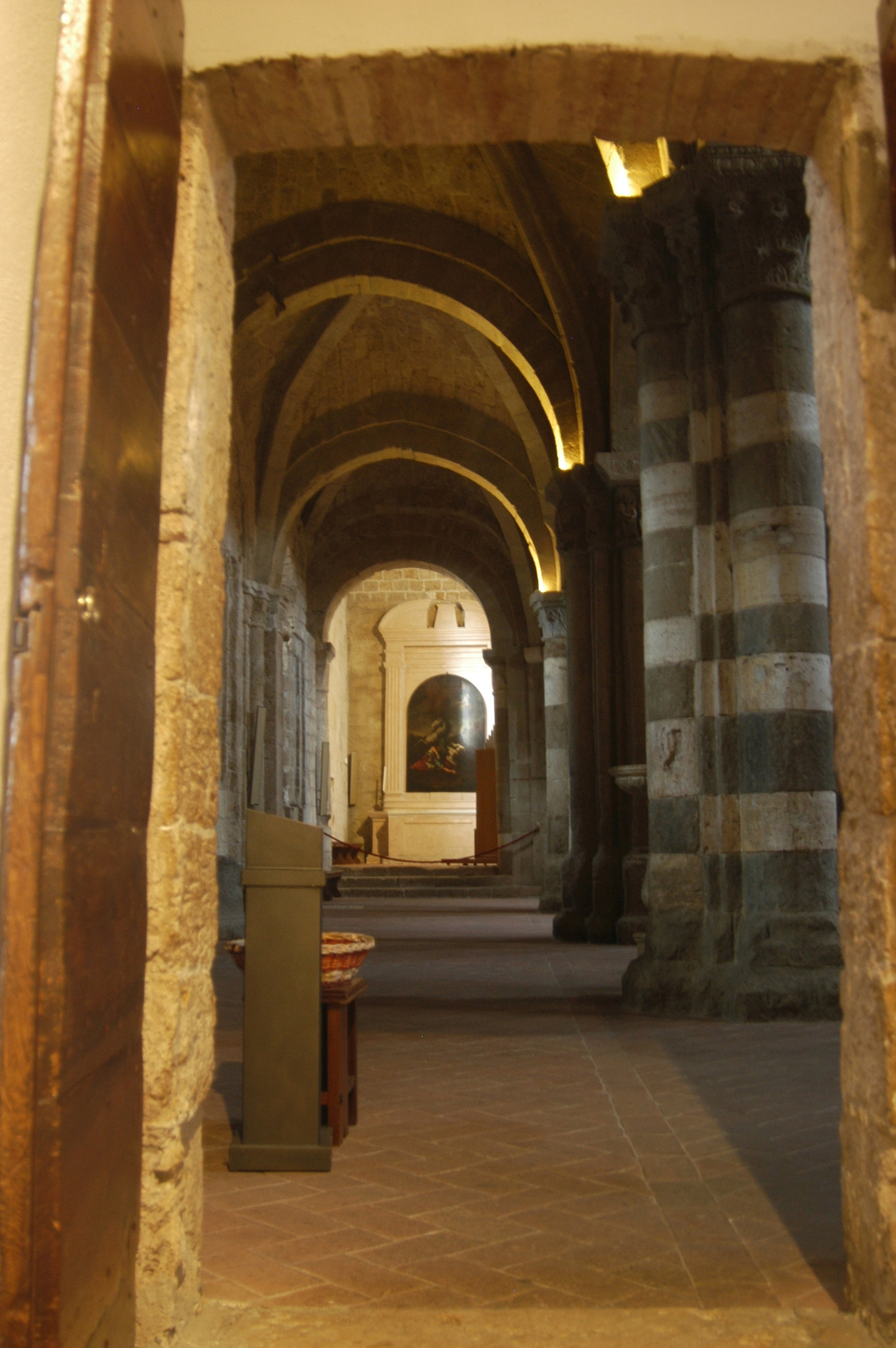 Nikon D100 sample photo. Inside the cathedral of sovana photography