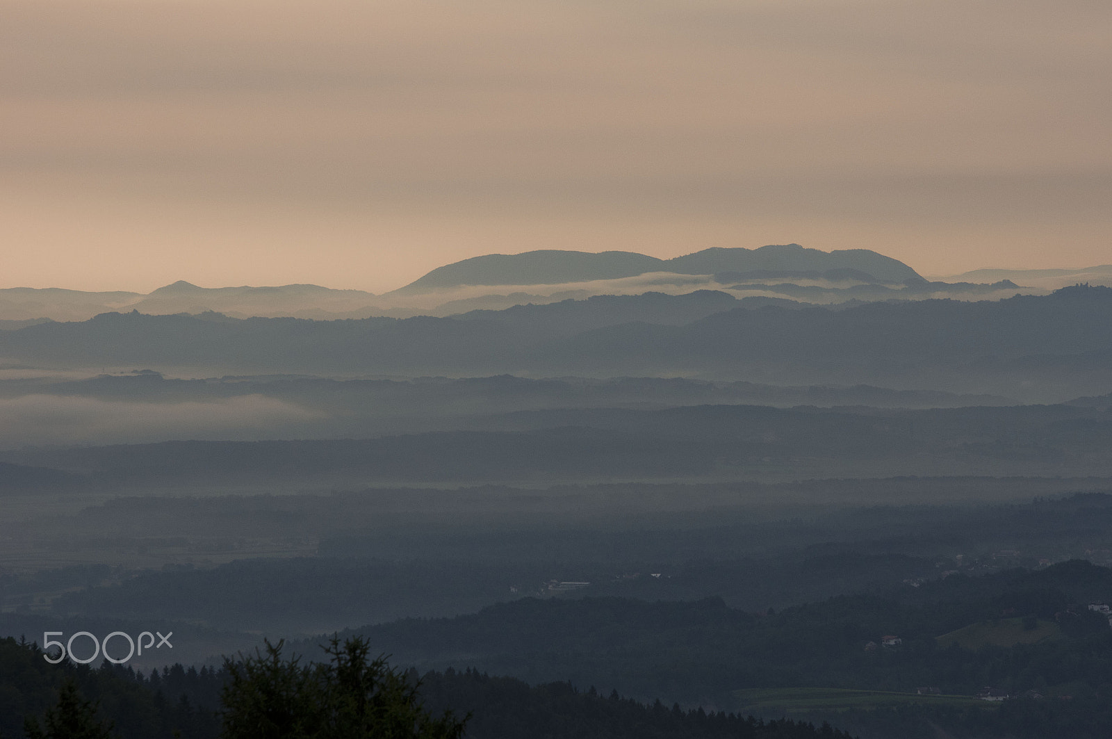 Sigma 70-200mm F2.8 EX DG Macro HSM II sample photo. Mist photography