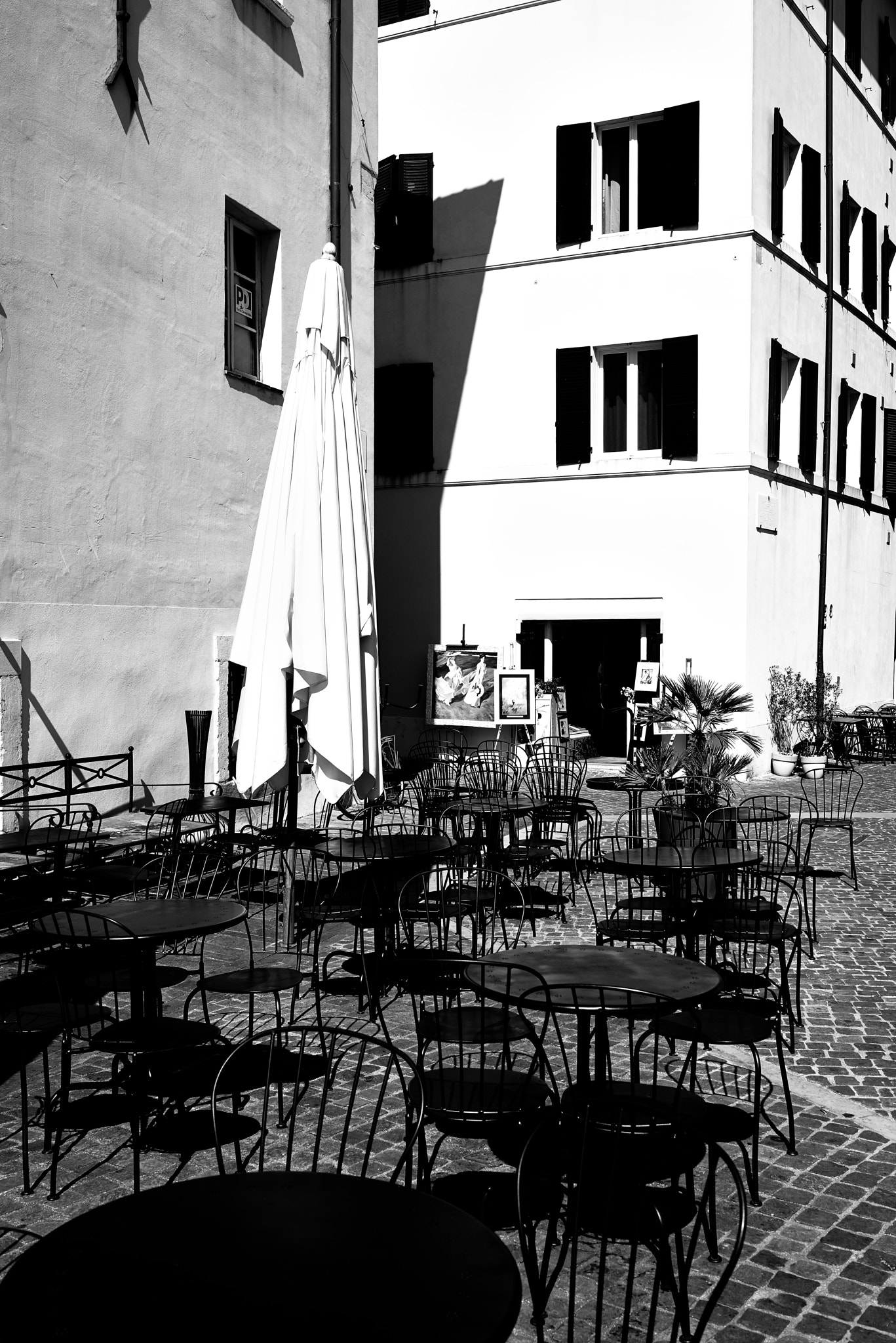 Nikon AF-S Nikkor 35mm F1.8G ED sample photo. Senigallia agosto piazza del corniciaio photography