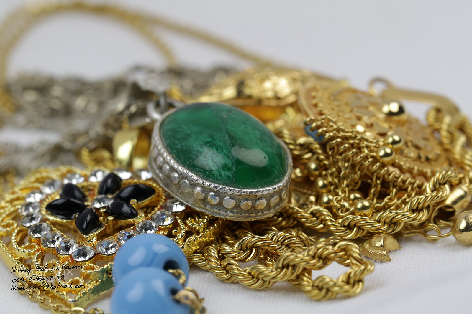 Canon EF 100mm F2.8L Macro IS USM sample photo. Silver & stone on gold photography