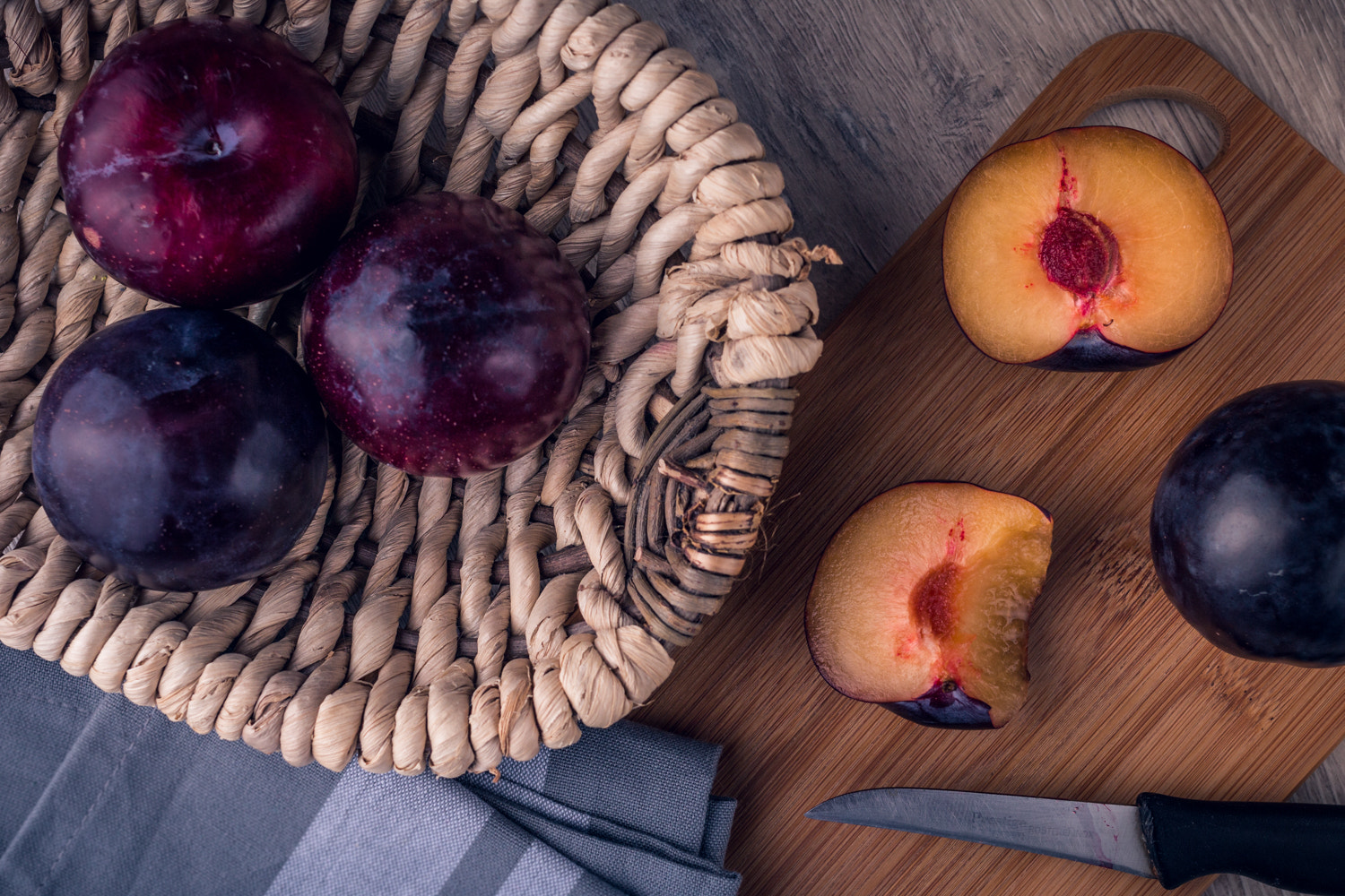 Canon EOS 70D + Canon EF 35mm F2 IS USM sample photo. Plums photography