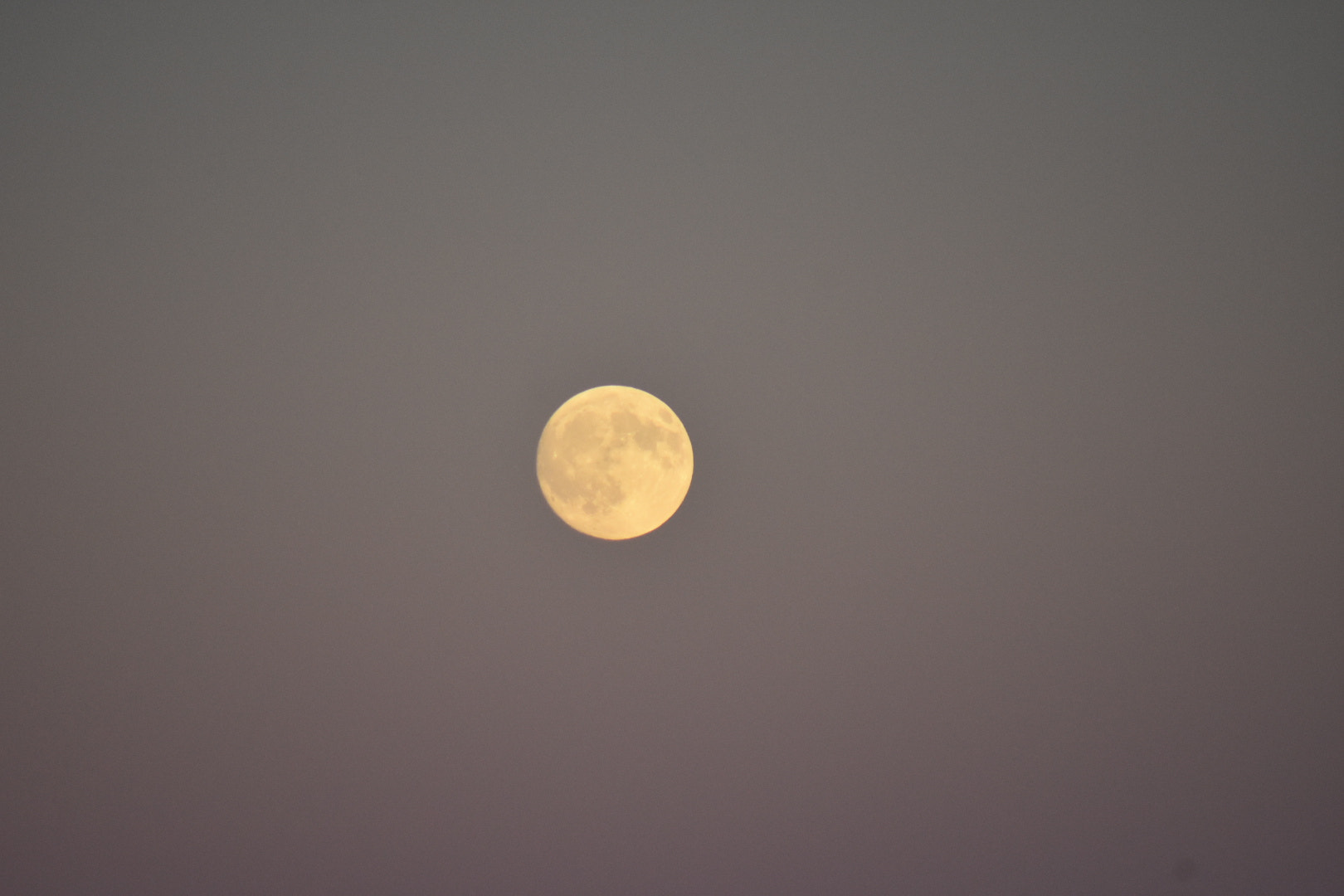 Nikon AF Nikkor 70-300mm F4-5.6G sample photo. Full moon photography