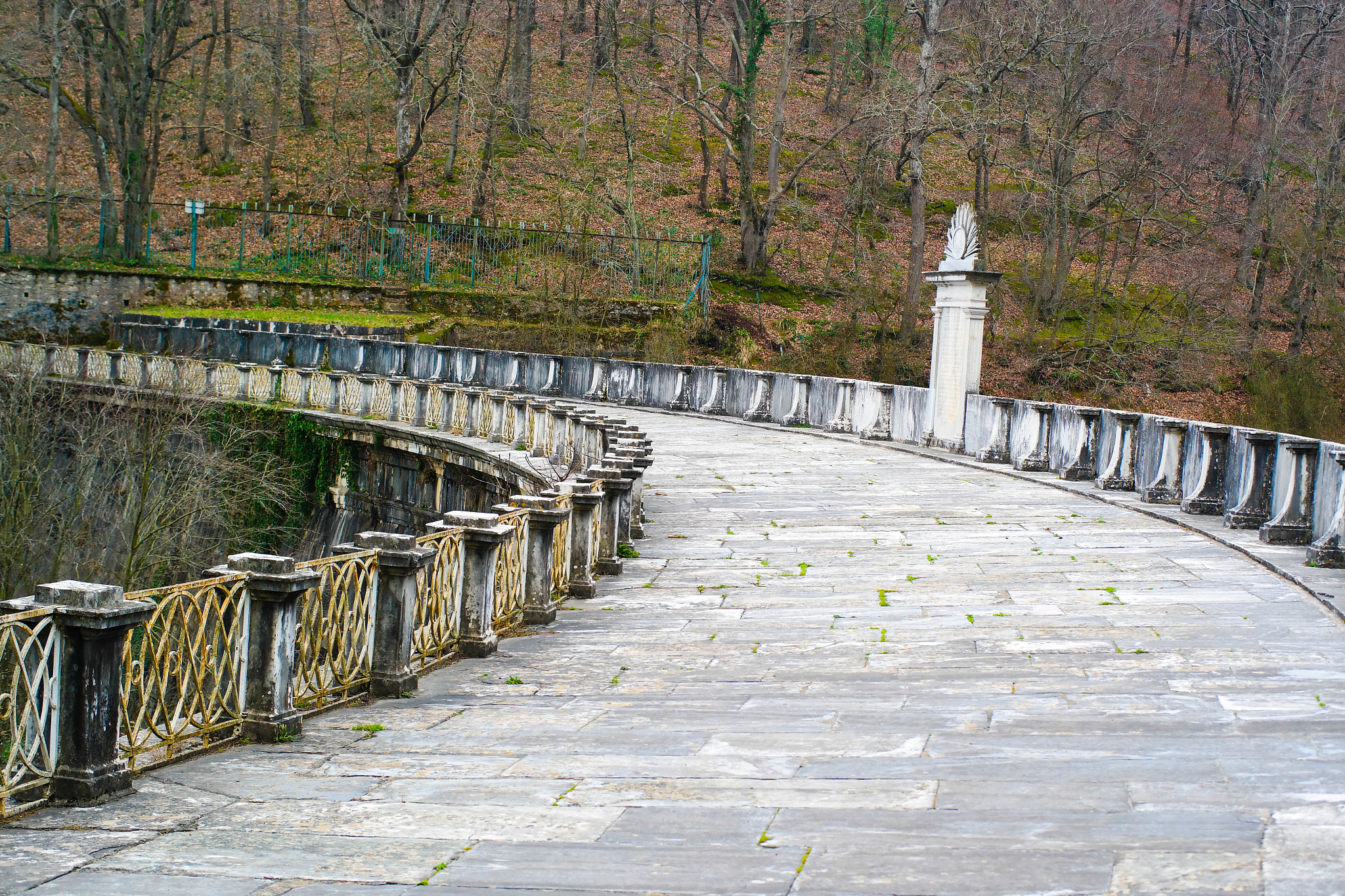 Samsung NX30 + Samsung NX 45mm F1.8 sample photo. Old ottoman dam from top photography