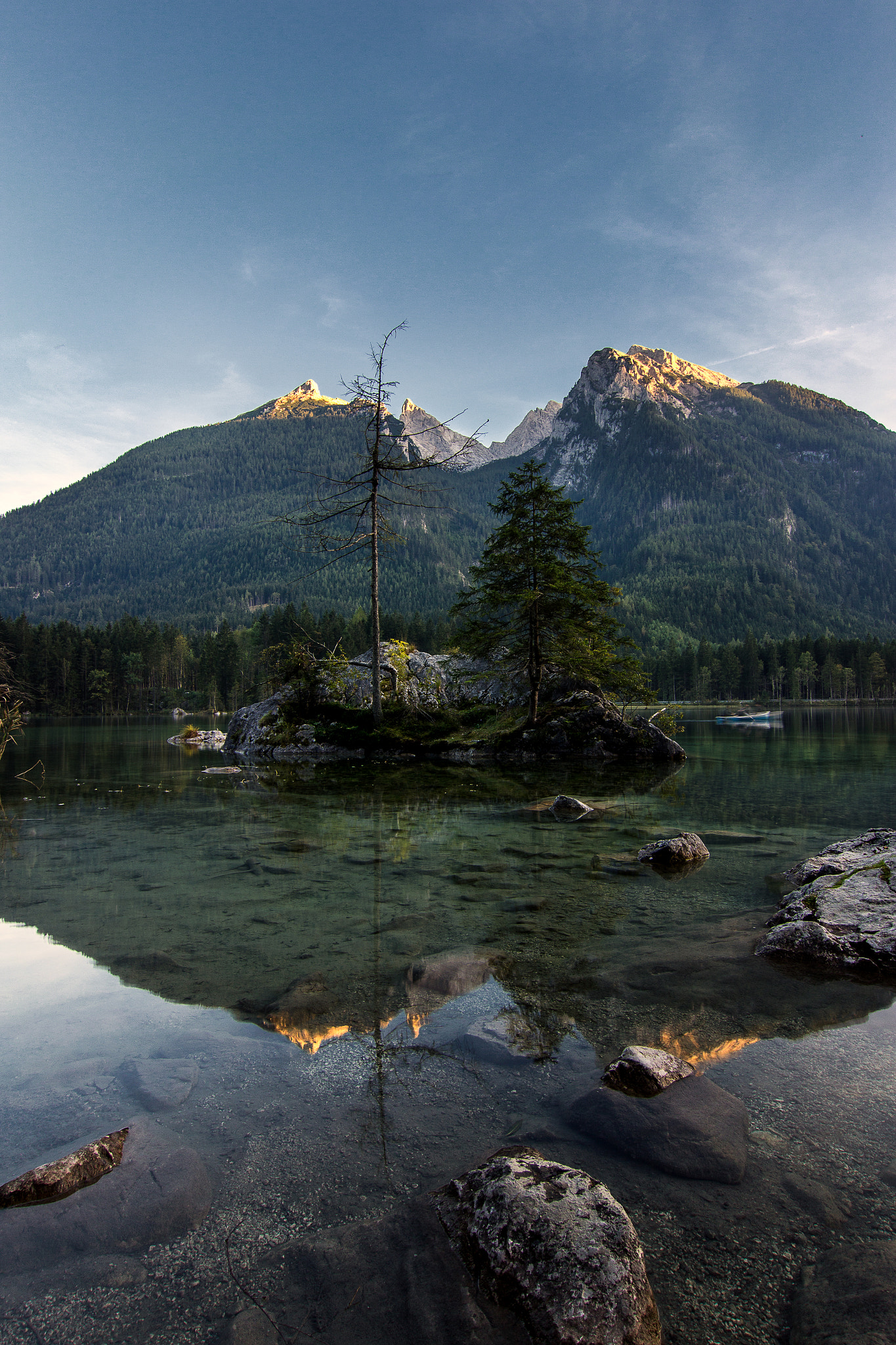 Tokina AT-X Pro 12-24mm F4 (IF) DX sample photo. Hintersee photography