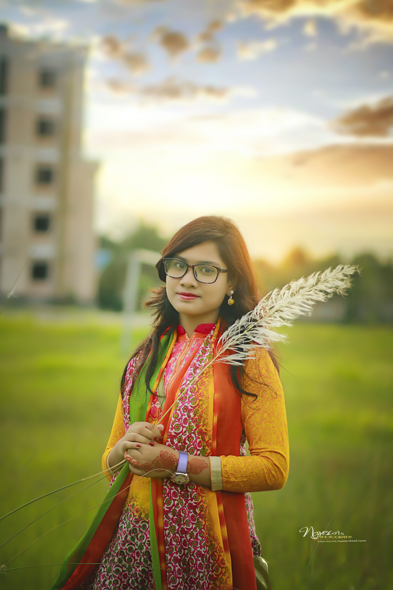 Canon EOS 750D (EOS Rebel T6i / EOS Kiss X8i) + Canon EF 85mm F1.8 USM sample photo. Beautiful lady in nature photography
