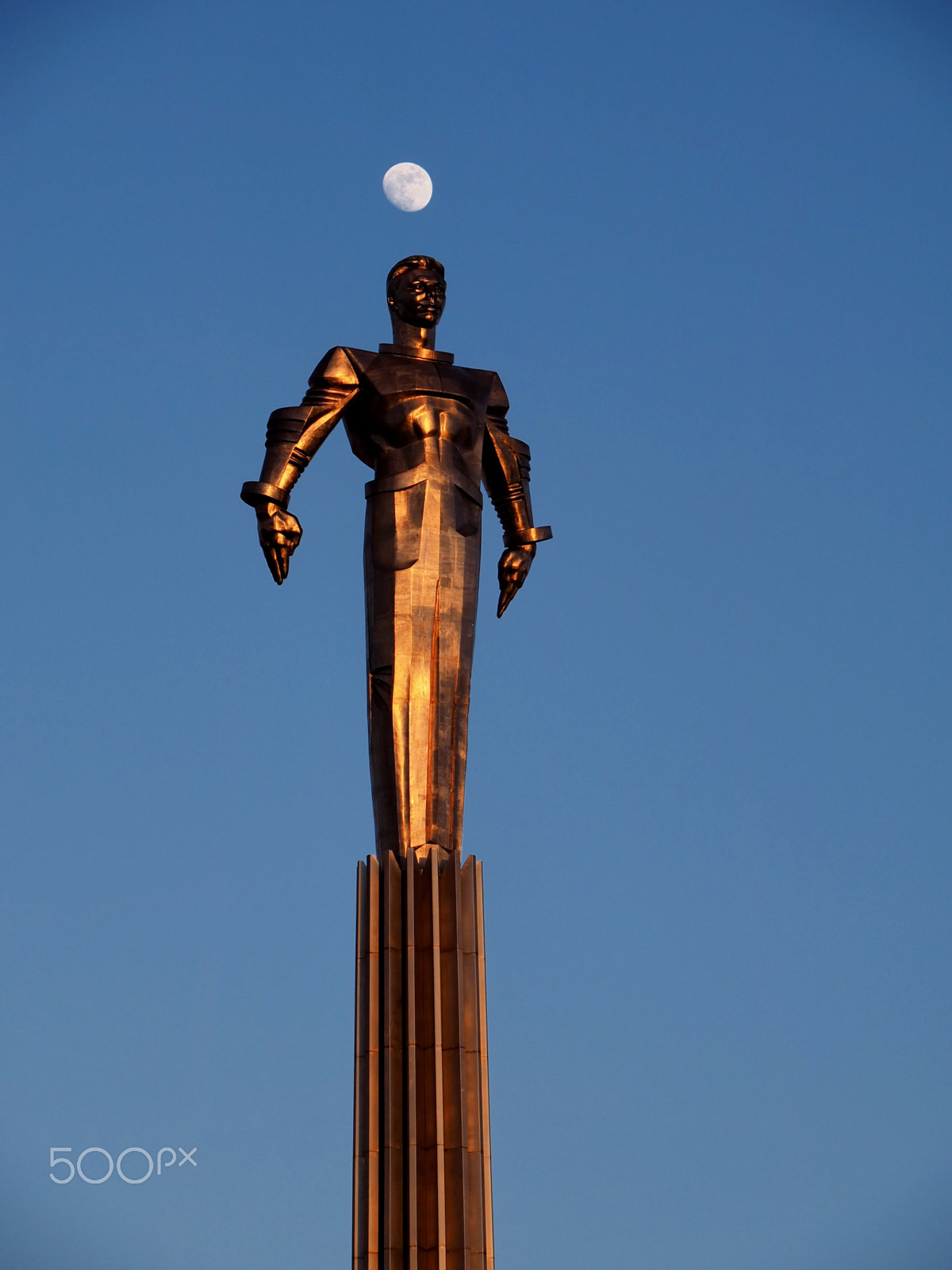Olympus M.Zuiko Digital ED 14-150mm F4-5.6 sample photo. A way to the moon photography
