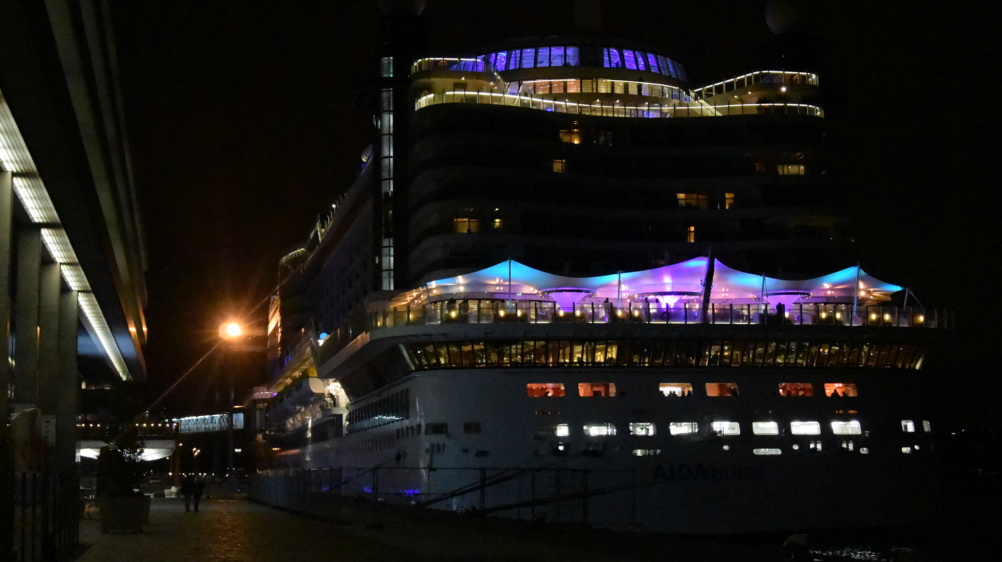 Nikon 1 S2 sample photo. Party cruise photography