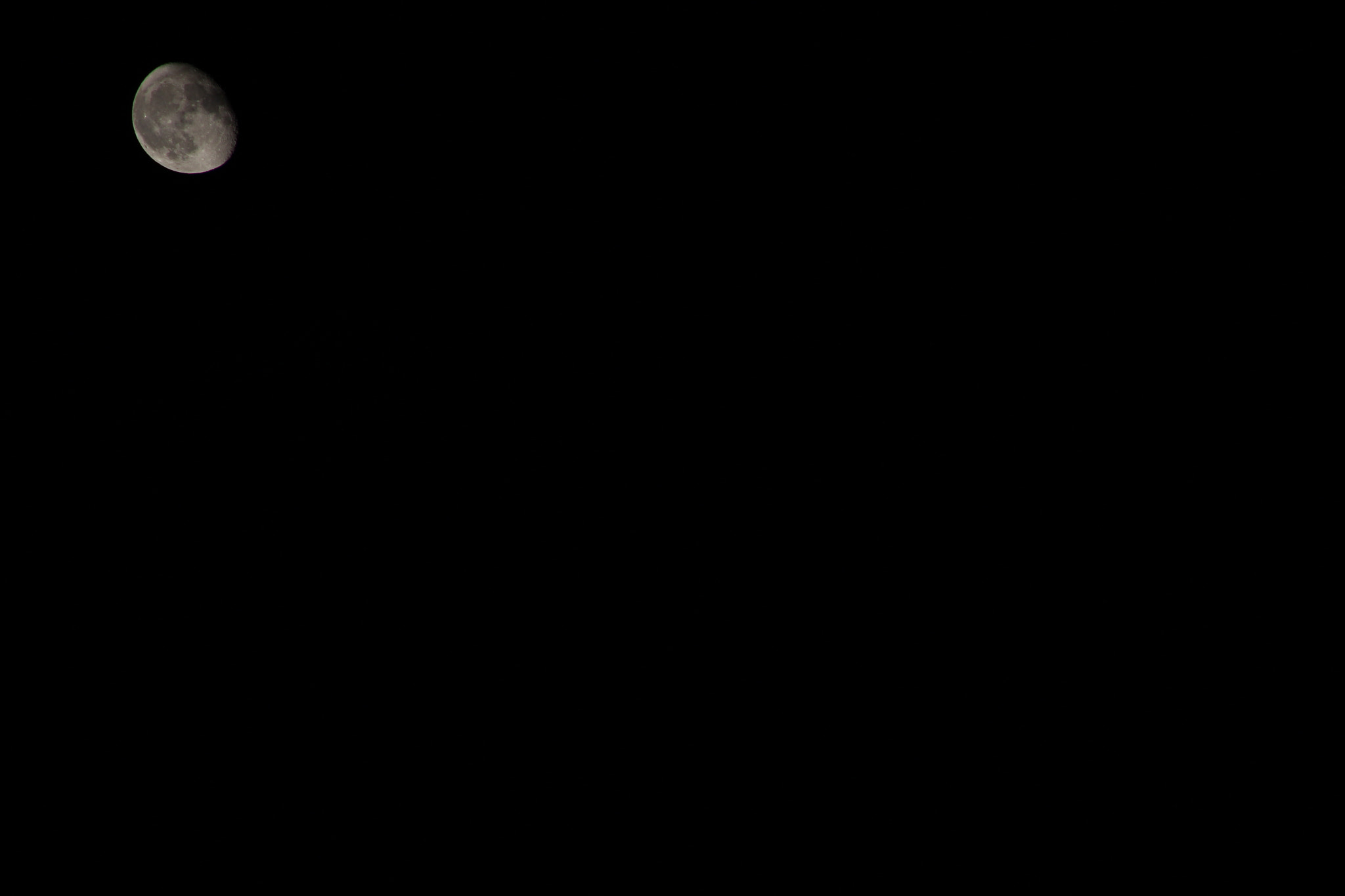 Canon EOS 100D (EOS Rebel SL1 / EOS Kiss X7) + Canon TS-E 90mm F2.8 Tilt-Shift sample photo. September moon photography