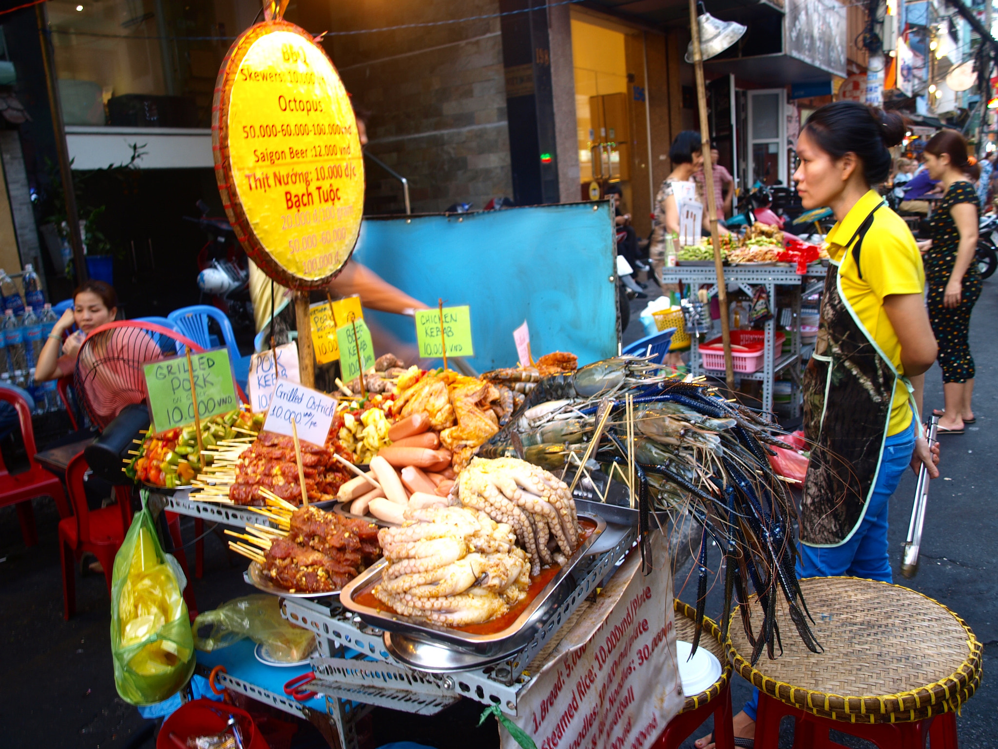 Olympus Zuiko Digital ED 14-42mm F3.5-5.6 sample photo. Seafood street vendor in pham ngu lao street photography