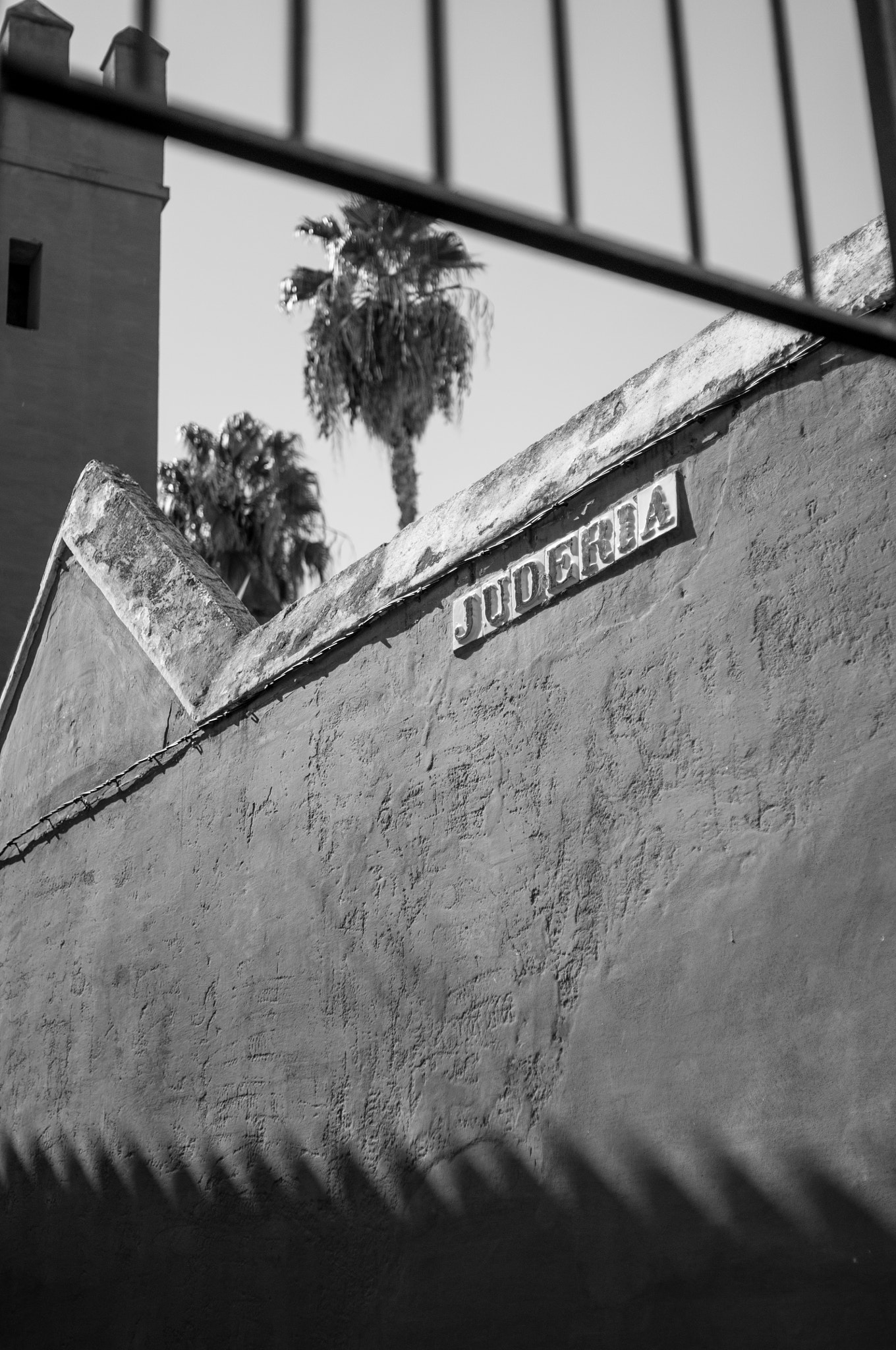 Nikon D300S + Sigma 35mm F1.4 DG HSM Art sample photo. Calle de la judería photography