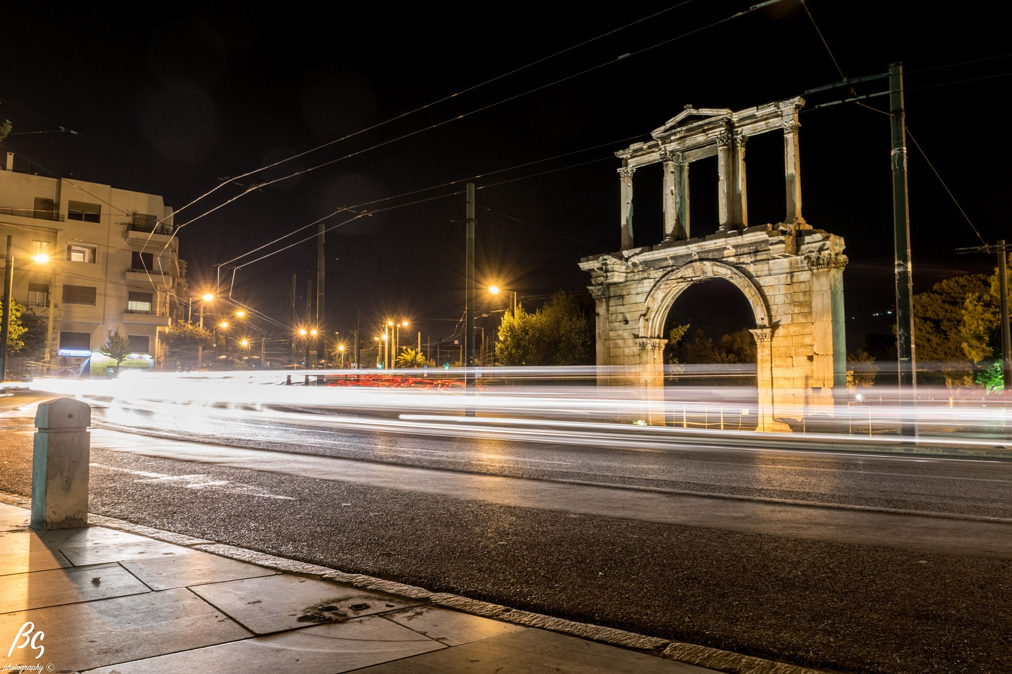 Sony DT 18-200mm F3.5-6.3 sample photo. The arch of hadrian photography