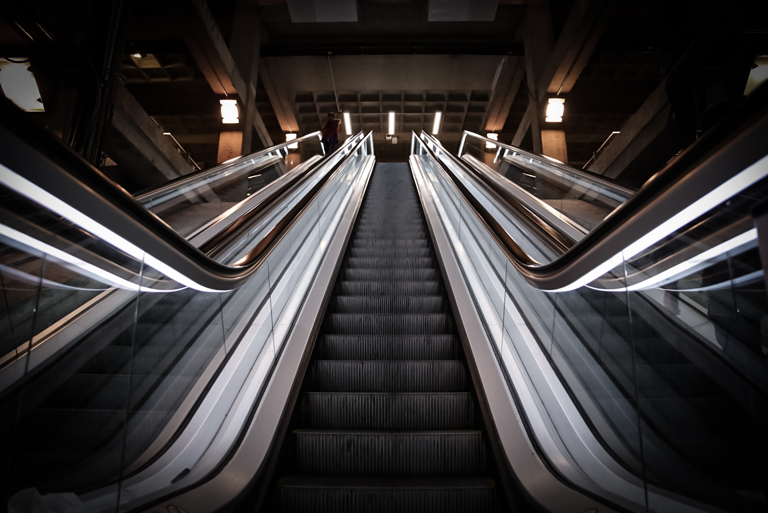 DT 24-70mm F2.8 SAM sample photo. Escalator photography