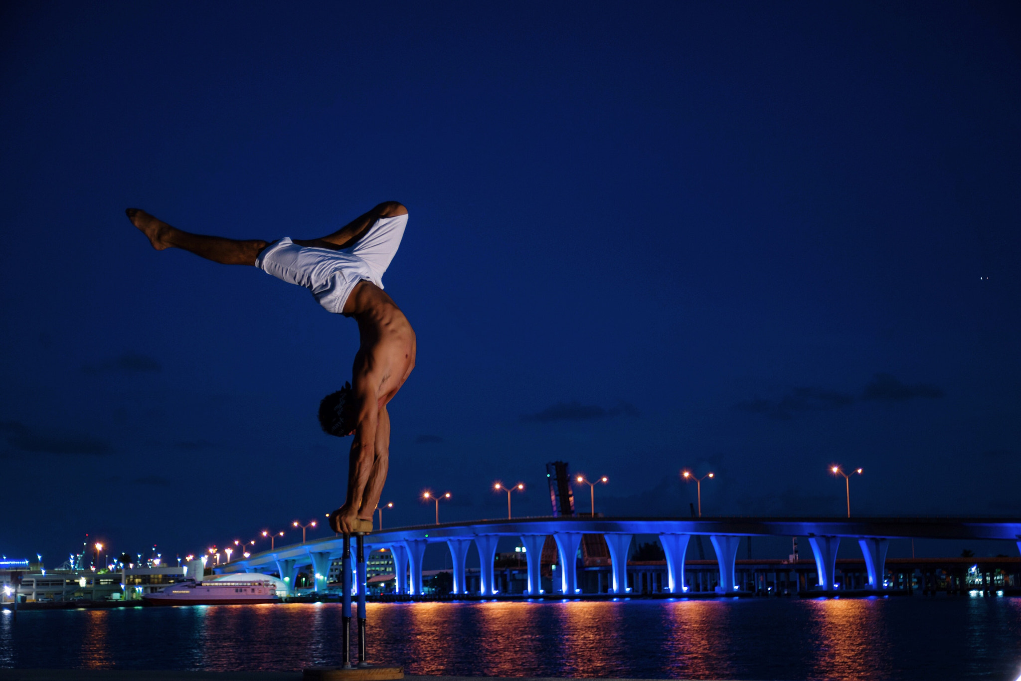AF Zoom-Nikkor 28-105mm f/3.5-4.5D IF sample photo. Acro yoga series i. captured in downtown miami on nikon d600. photography