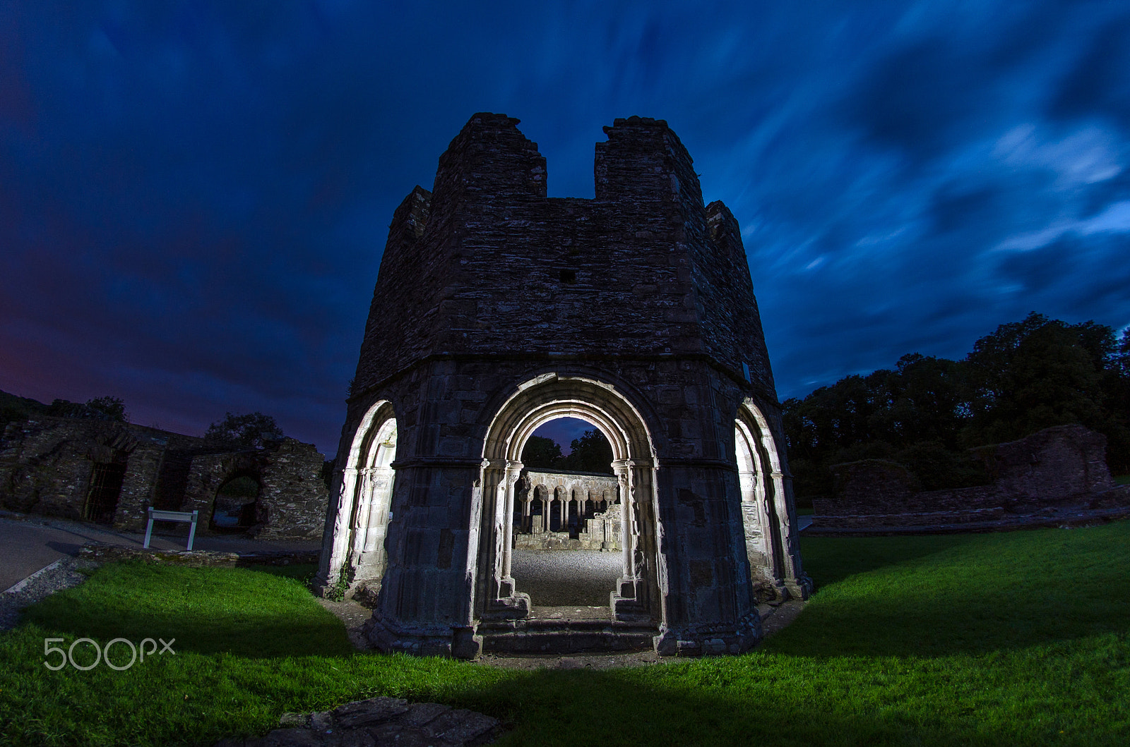 Nikon D7000 + Samyang 8mm F3.5 Aspherical IF MC Fisheye sample photo. Mellifont lavabo photography