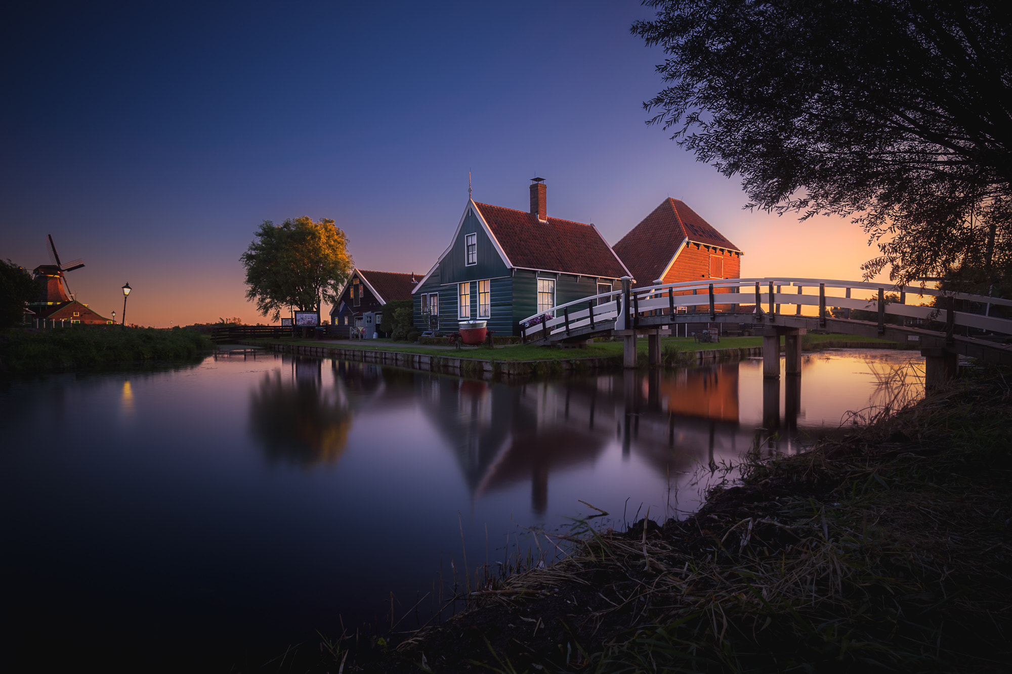 Sony a7 II + Canon EF 16-35mm F4L IS USM sample photo. Early morning at the zaanse schans photography