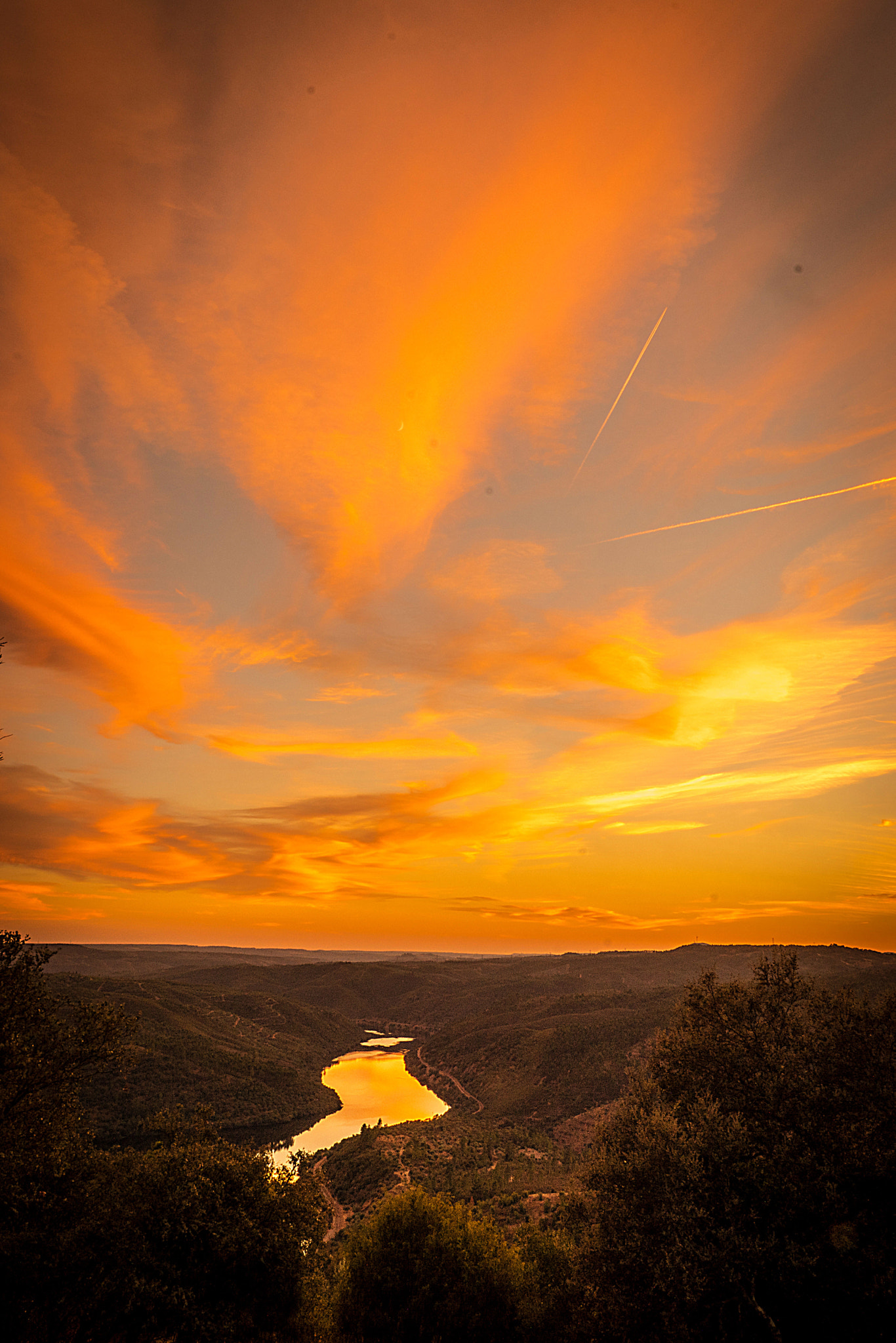 Sony DT 16-105mm F3.5-5.6 sample photo. The light of sunset illuminates the valley. photography