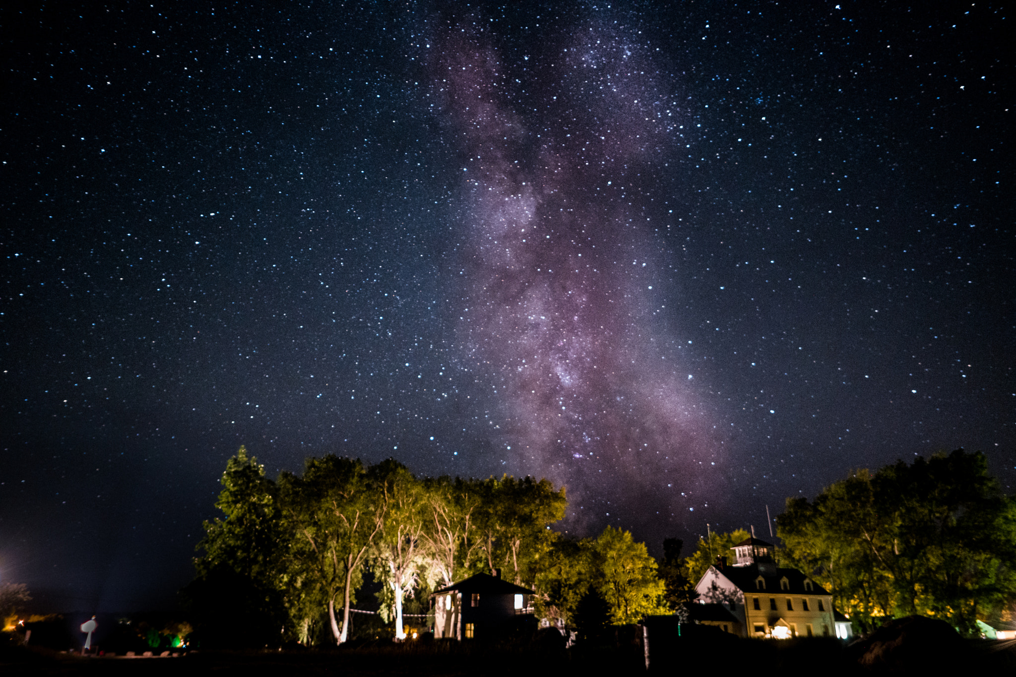 Samsung NX 16mm F2.4 Pancake sample photo. The milky way rises photography