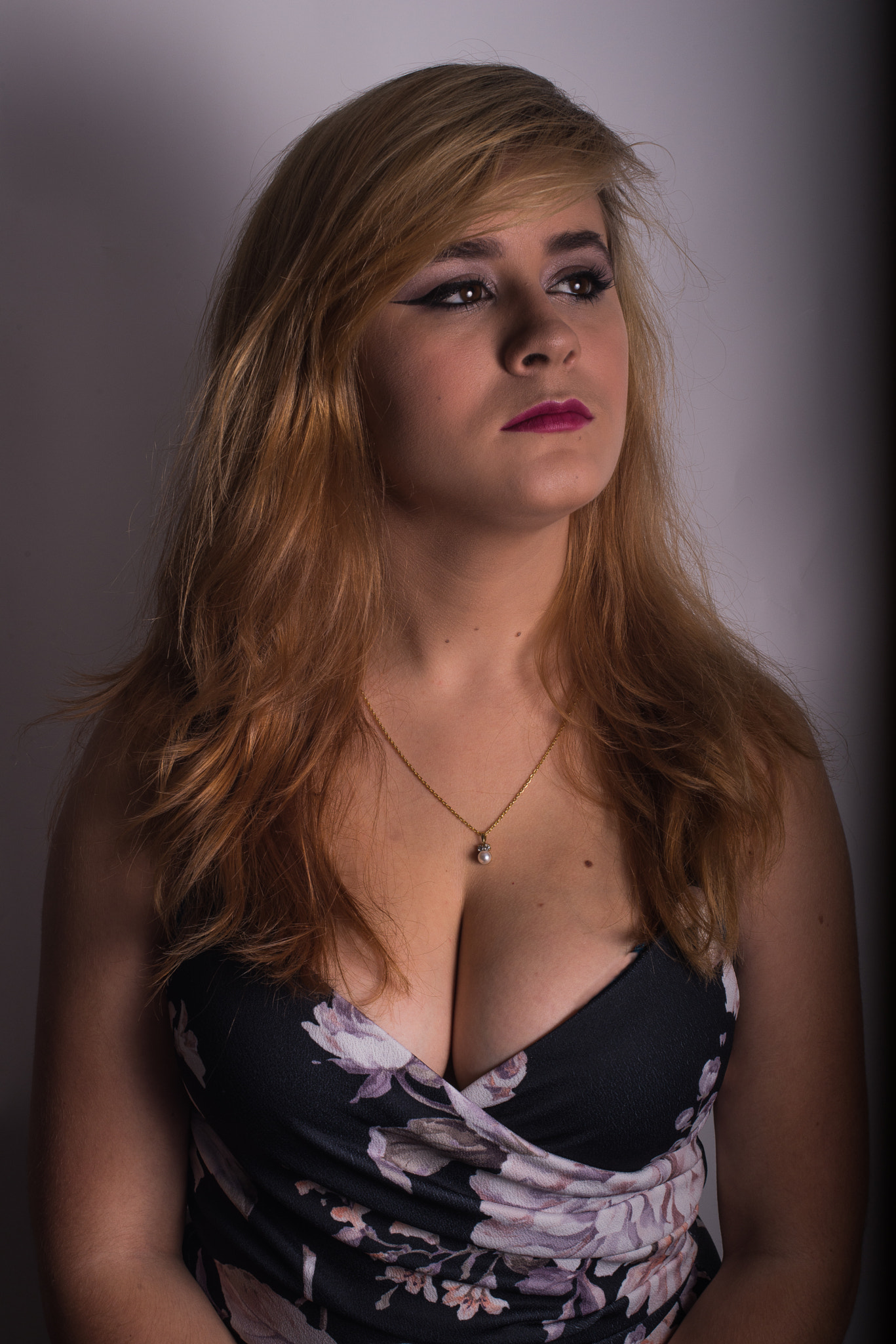 AF Zoom-Nikkor 35-70mm f/3.3-4.5 N sample photo. Modelling photography