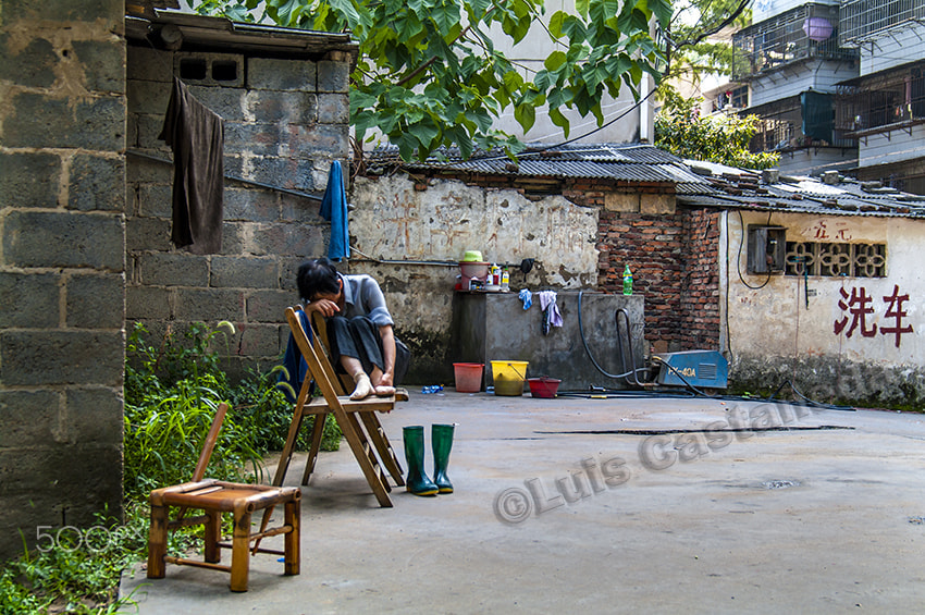 Pentax smc DA* 16-50mm F2.8 ED AL (IF) SDM sample photo. "tired". car wash. lishui. china photography
