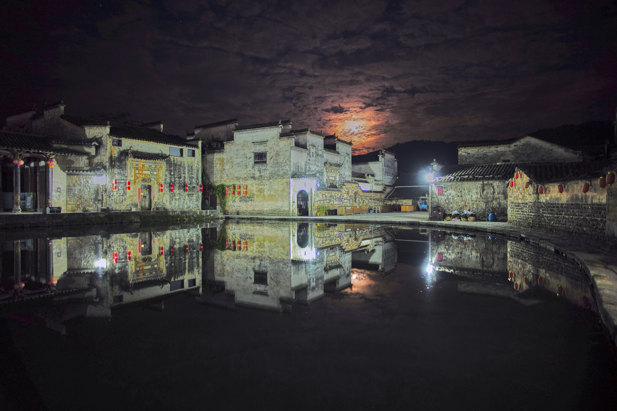 Leica M (Typ 240) sample photo. Hongcun in the moonlight (月轮过沼水无痕） photography