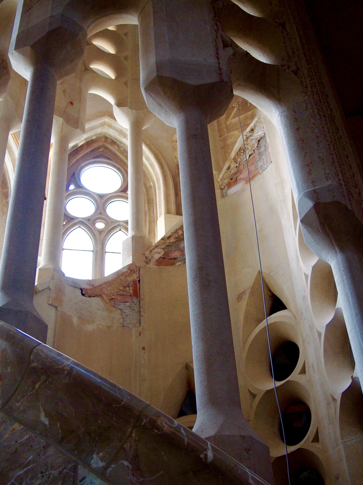 Olympus M.Zuiko Digital 14-42mm F3.5-5.6 II R sample photo. Casa sagrada familia, barcelona, spain. photography