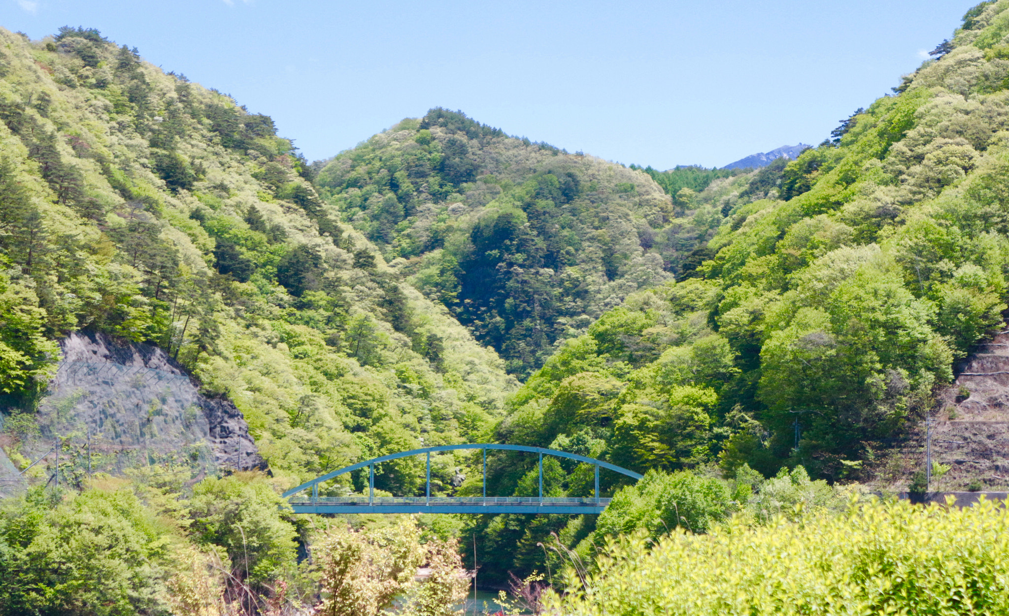 Canon EOS 650D (EOS Rebel T4i / EOS Kiss X6i) sample photo. A blue bridge connecting mountains in interior japan photography