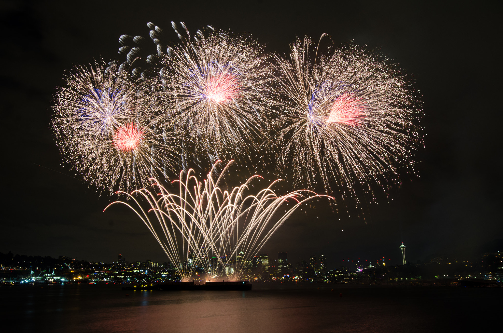 Nikon AF-S Nikkor 16-35mm F4G ED VR sample photo. Seattle independence day photography