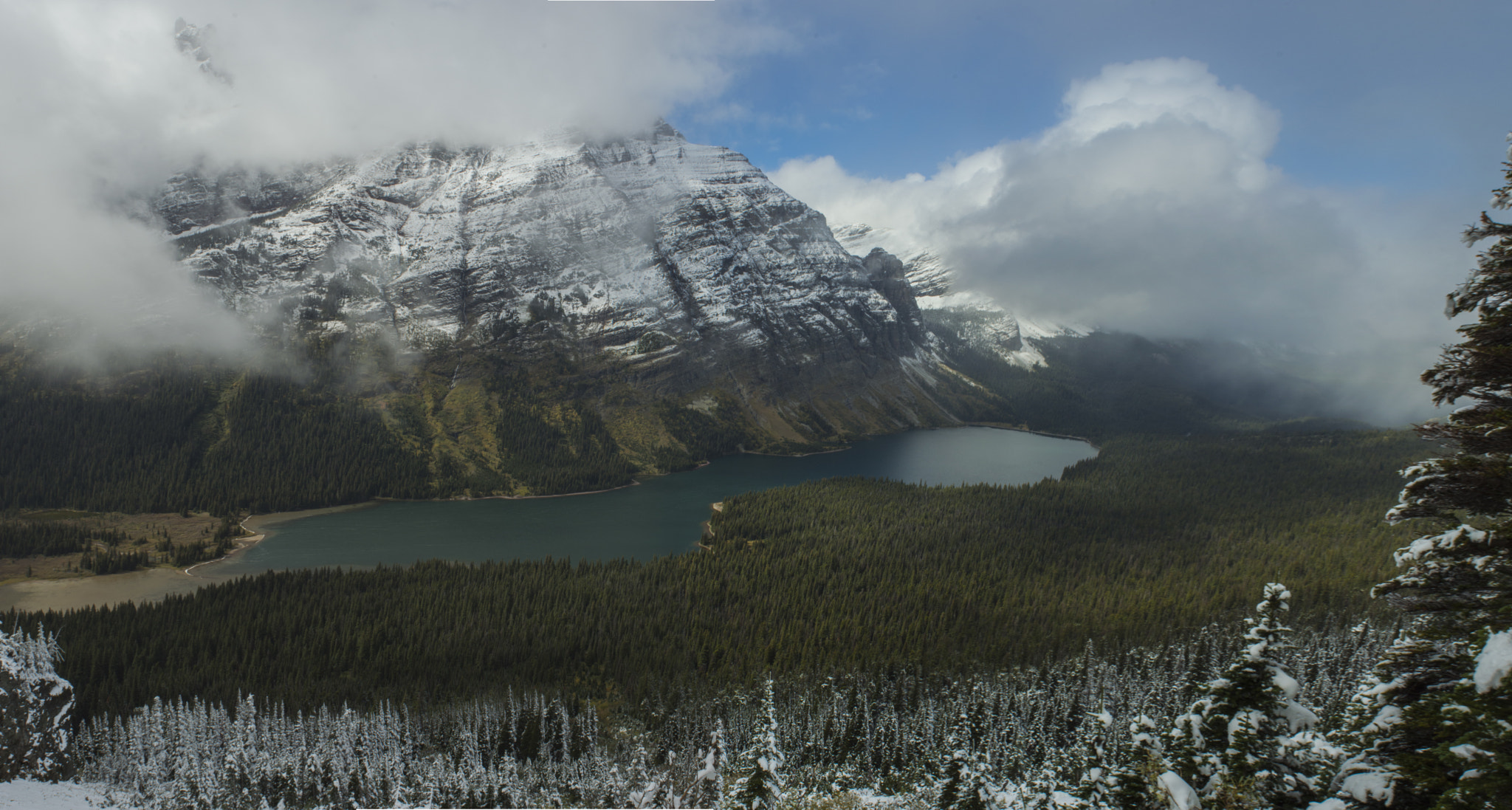 Nikon D3200 + Nikon AF Nikkor 24mm F2.8D sample photo. Into the valley photography