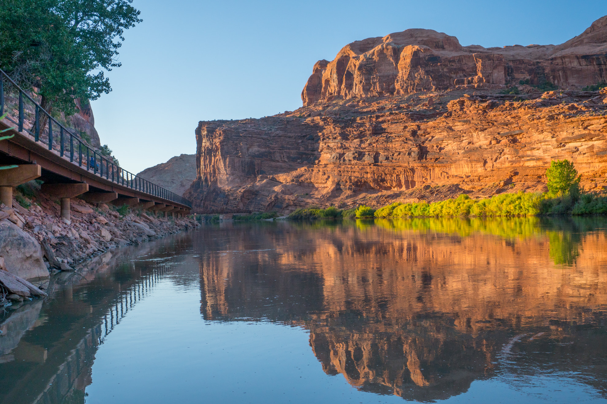 Sony a6300 + Sony FE 24-240mm F3.5-6.3 OSS sample photo. Sunset on colorado river photography
