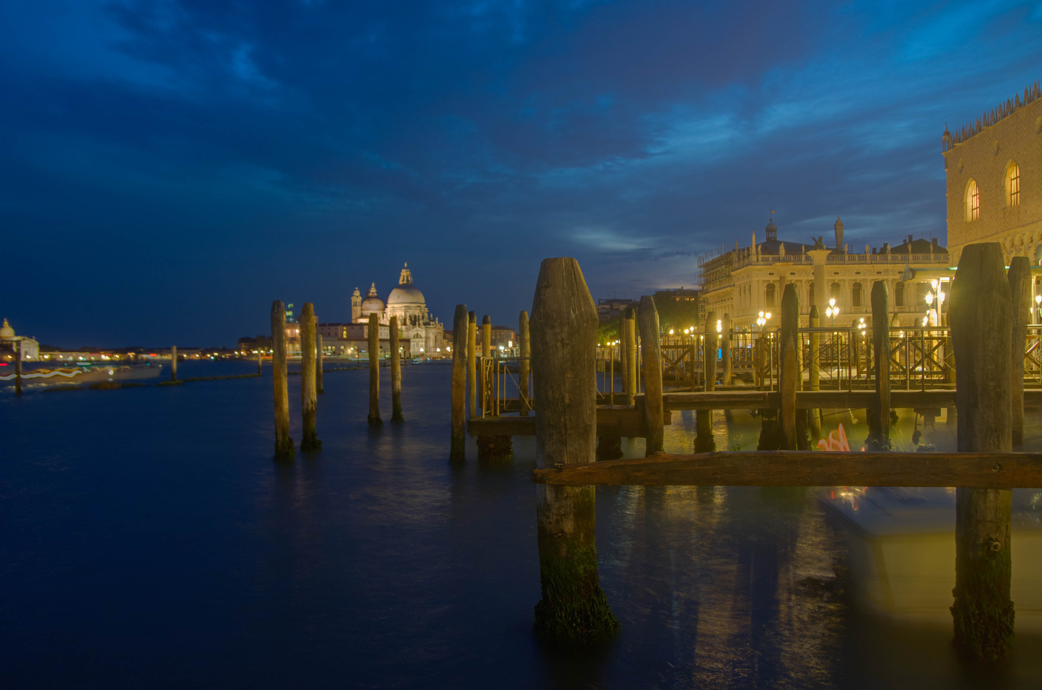 Sony a7 II sample photo. Venice 4/ blue-gold photography