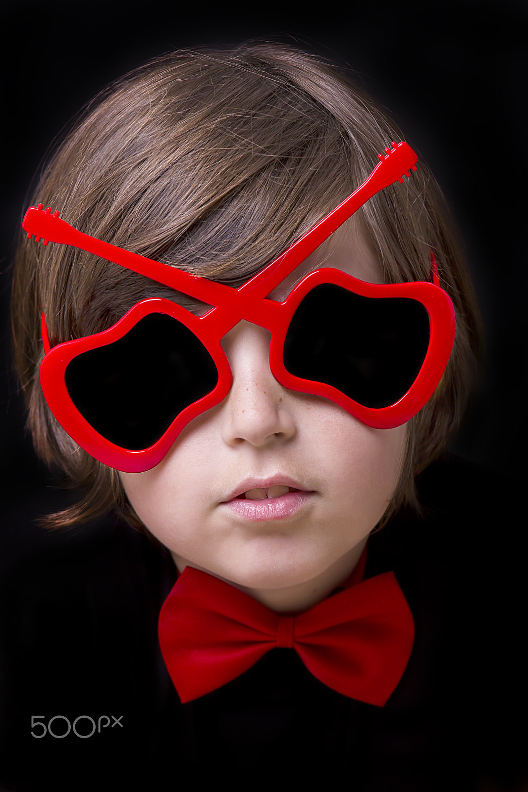Canon EF 70-200mm F4L IS USM sample photo. Beauty child boy in sunglasses. photography