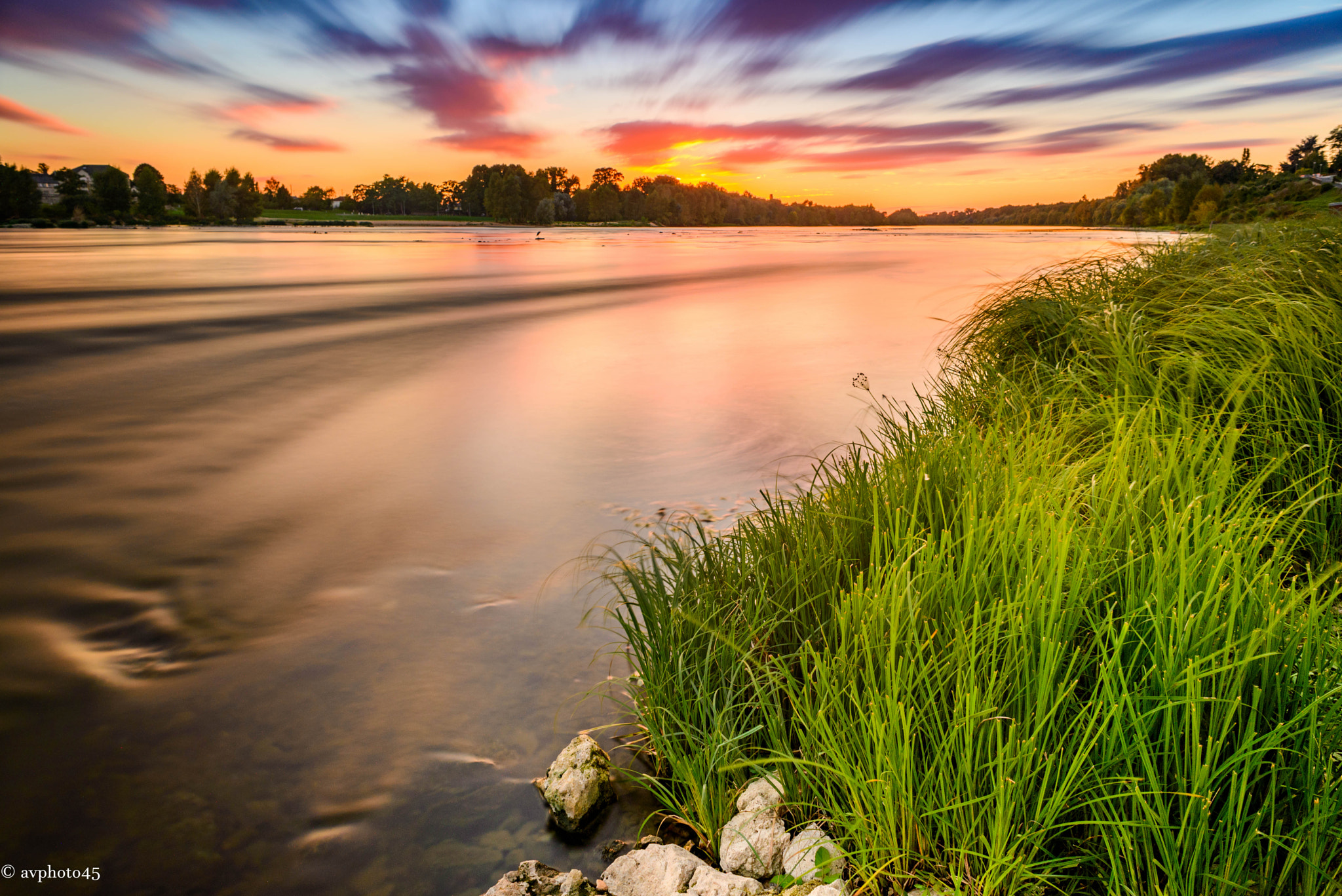 Nikon D600 + Nikon AF Nikkor 24mm F2.8D sample photo. La loire pose longue photography