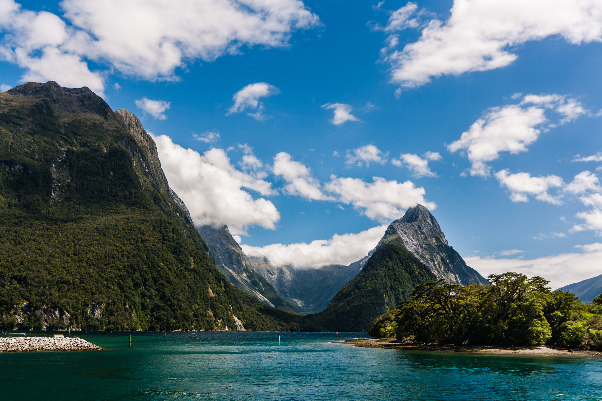 Canon EOS 1000D (EOS Digital Rebel XS / EOS Kiss F) + Sigma 10-20mm F4-5.6 EX DC HSM sample photo. Milford sound, southland, new zealand photography
