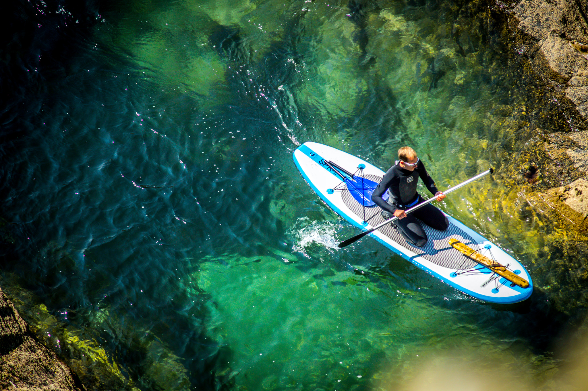 Minolta AF 80-200mm F2.8 HS-APO G sample photo. Paddle boarding at sea photography