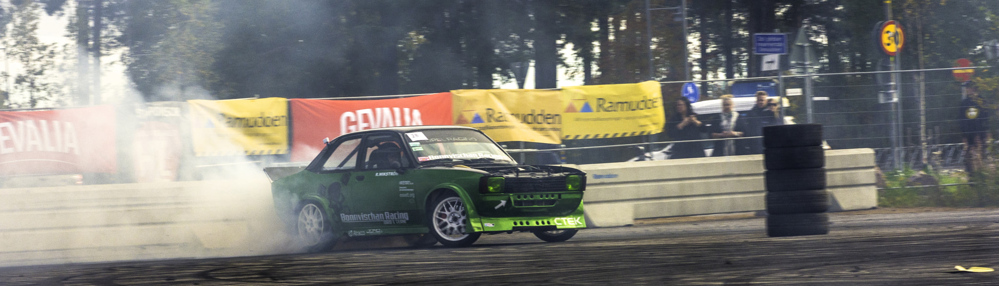 AF Zoom-Nikkor 75-300mm f/4.5-5.6 sample photo. Drifting. photography