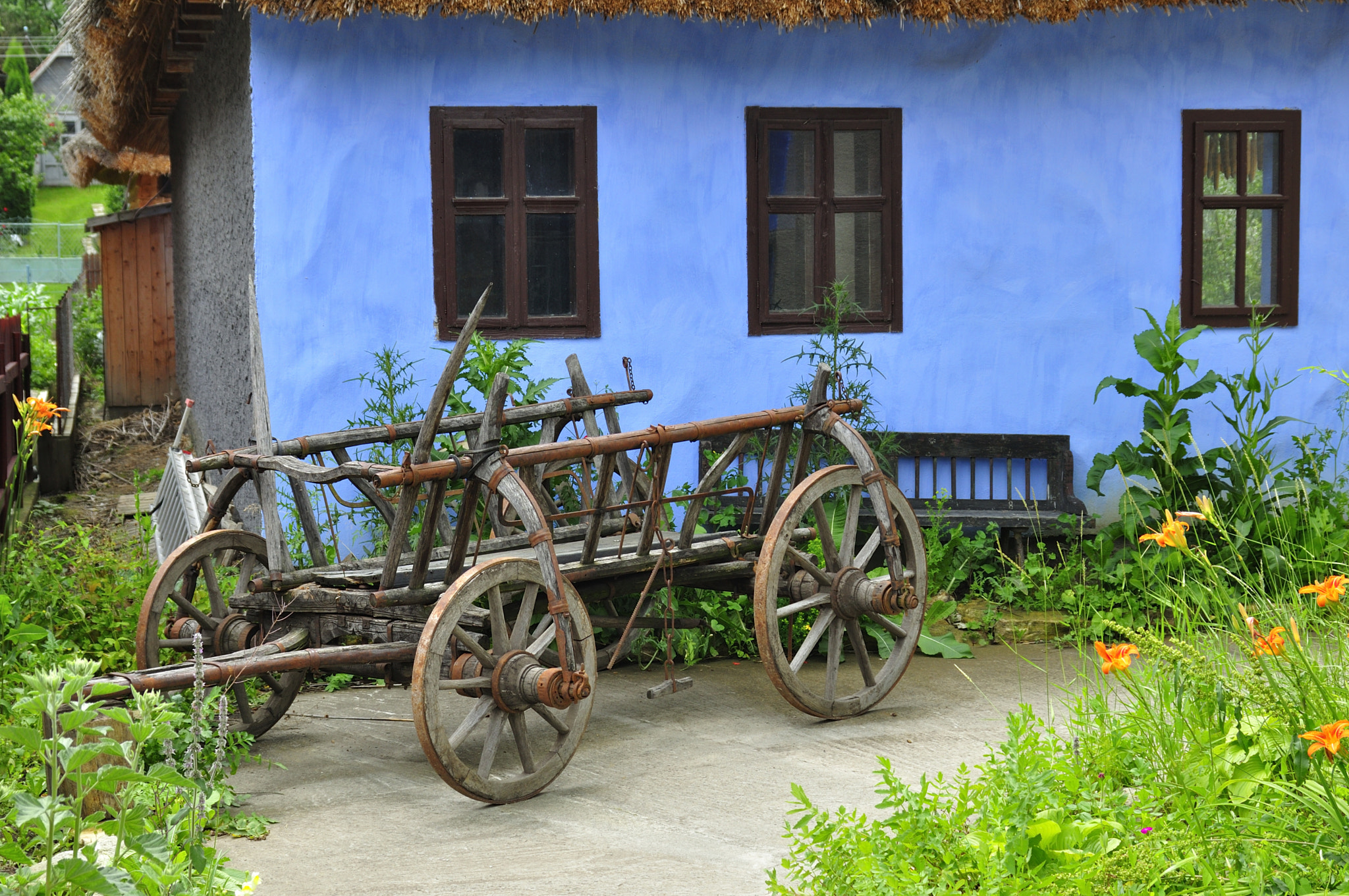 AF Zoom-Nikkor 28-80mm f/3.3-5.6G sample photo. Relic dwelling of a distant past photography