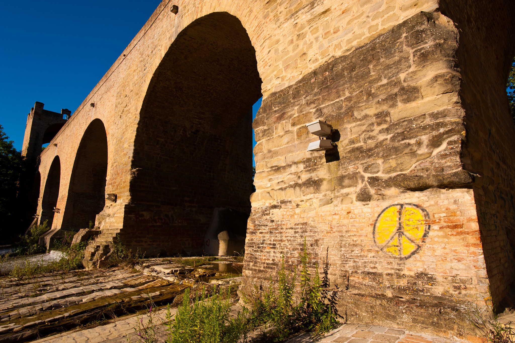 Nikon D700 + Nikon AF-S Nikkor 20mm F1.8G ED sample photo. Ponte del diavolo photography