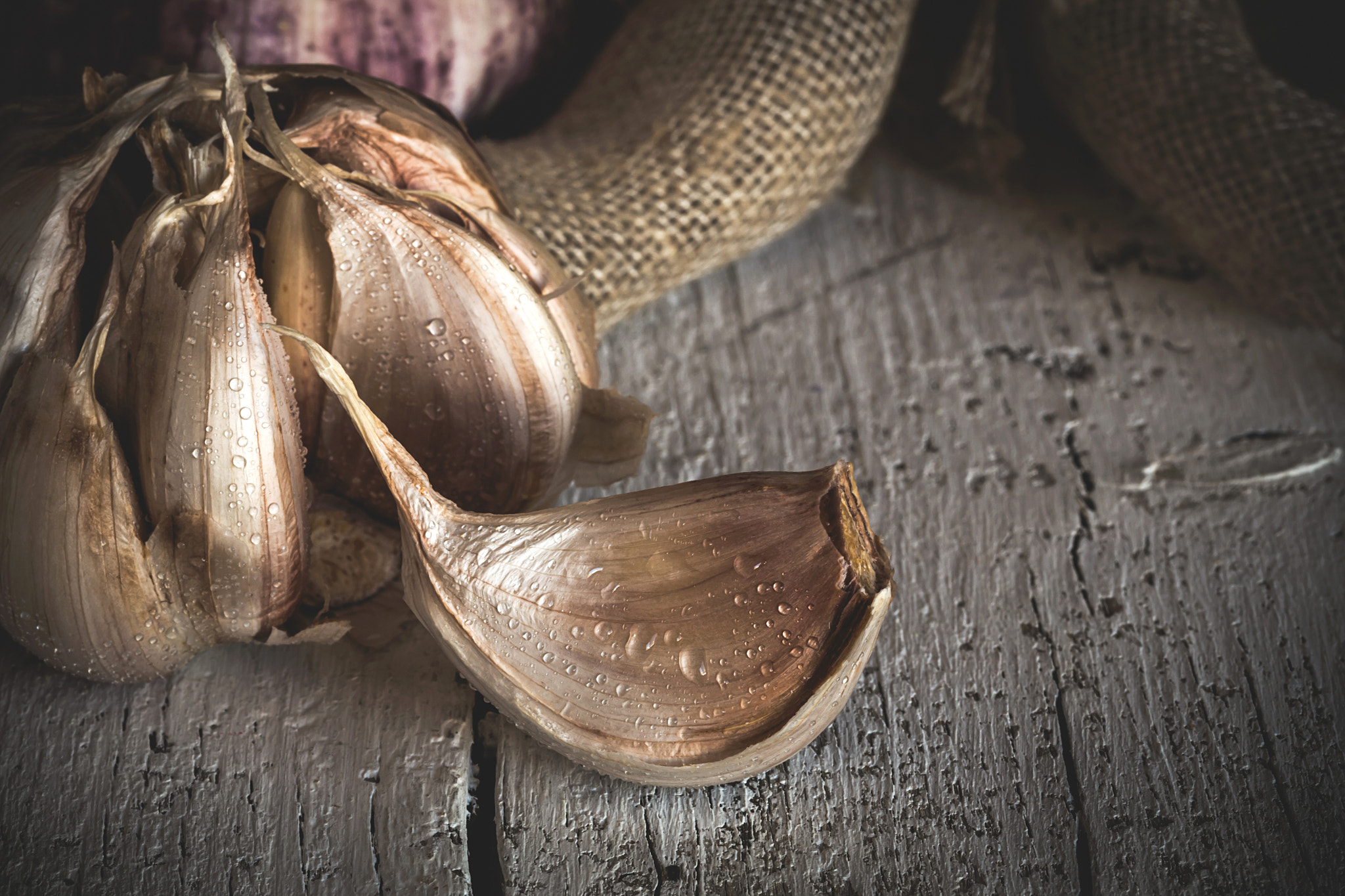 Canon EOS 6D sample photo. Purple garlics on a napkin on a wooden rustic table photography